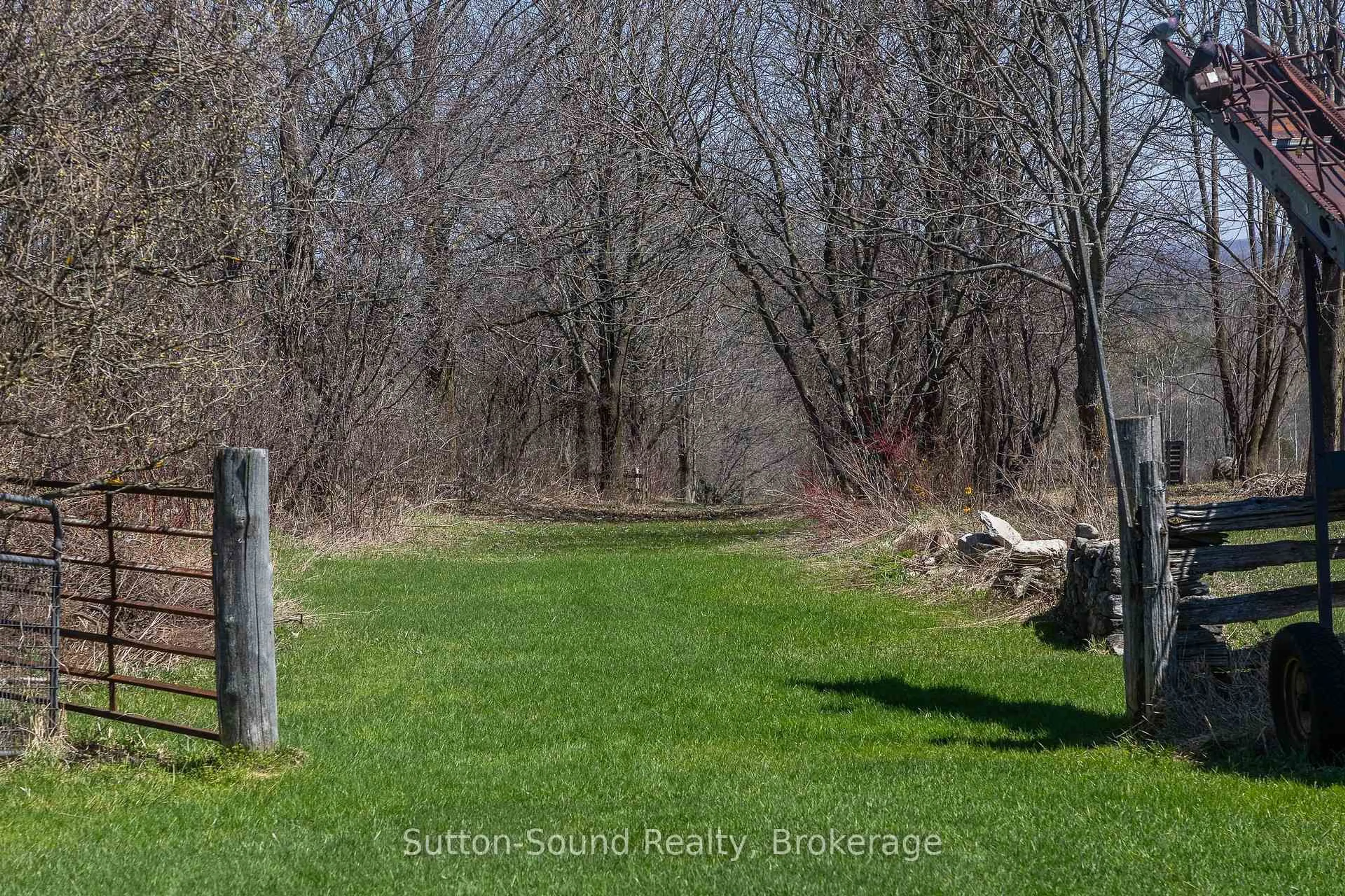 Blurry image for 396669 2 Concession, Chatsworth Ontario N0H 1R0