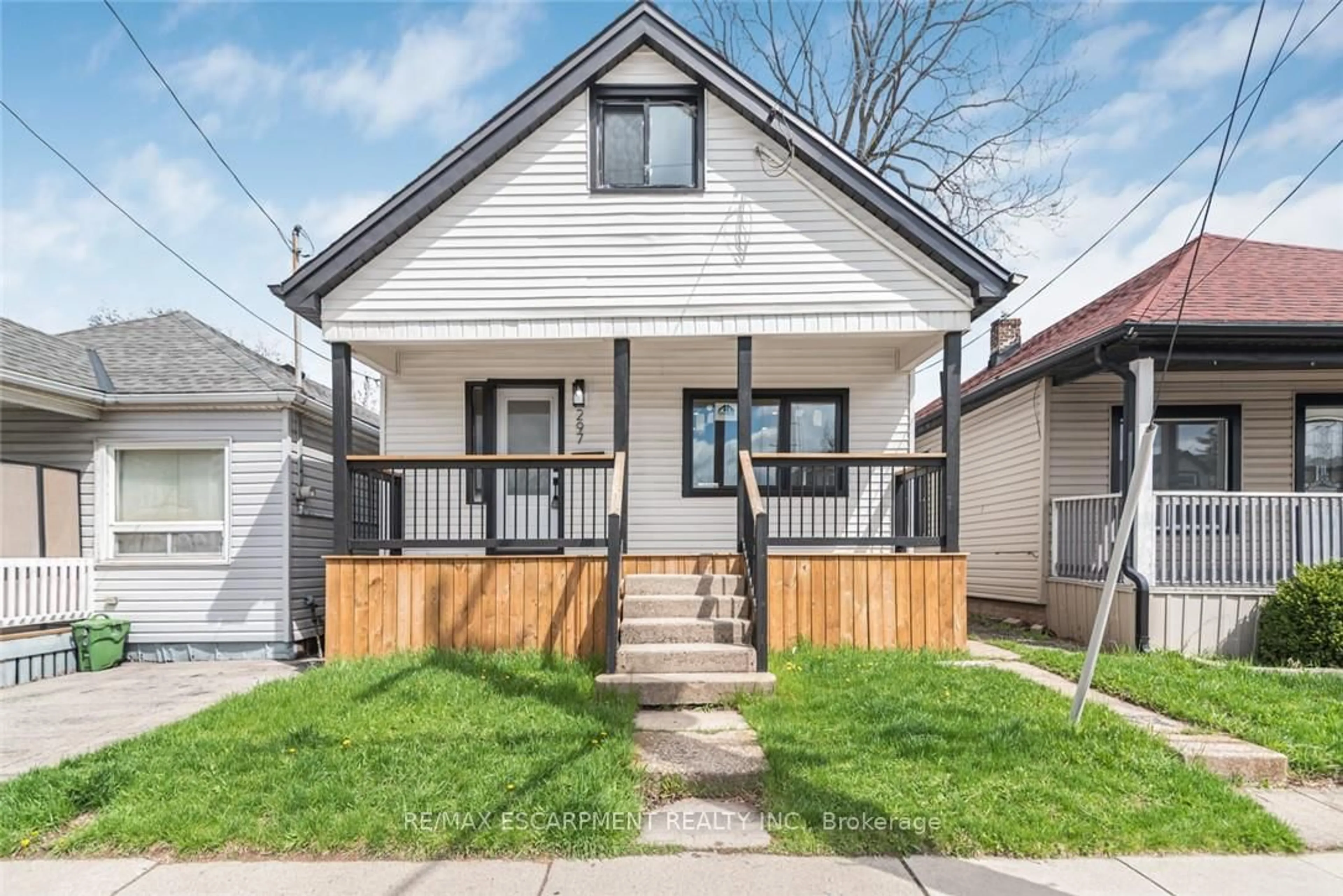 Home with vinyl exterior material, street for 297 BRITANNIA Ave, Hamilton Ontario L8H 1Y2