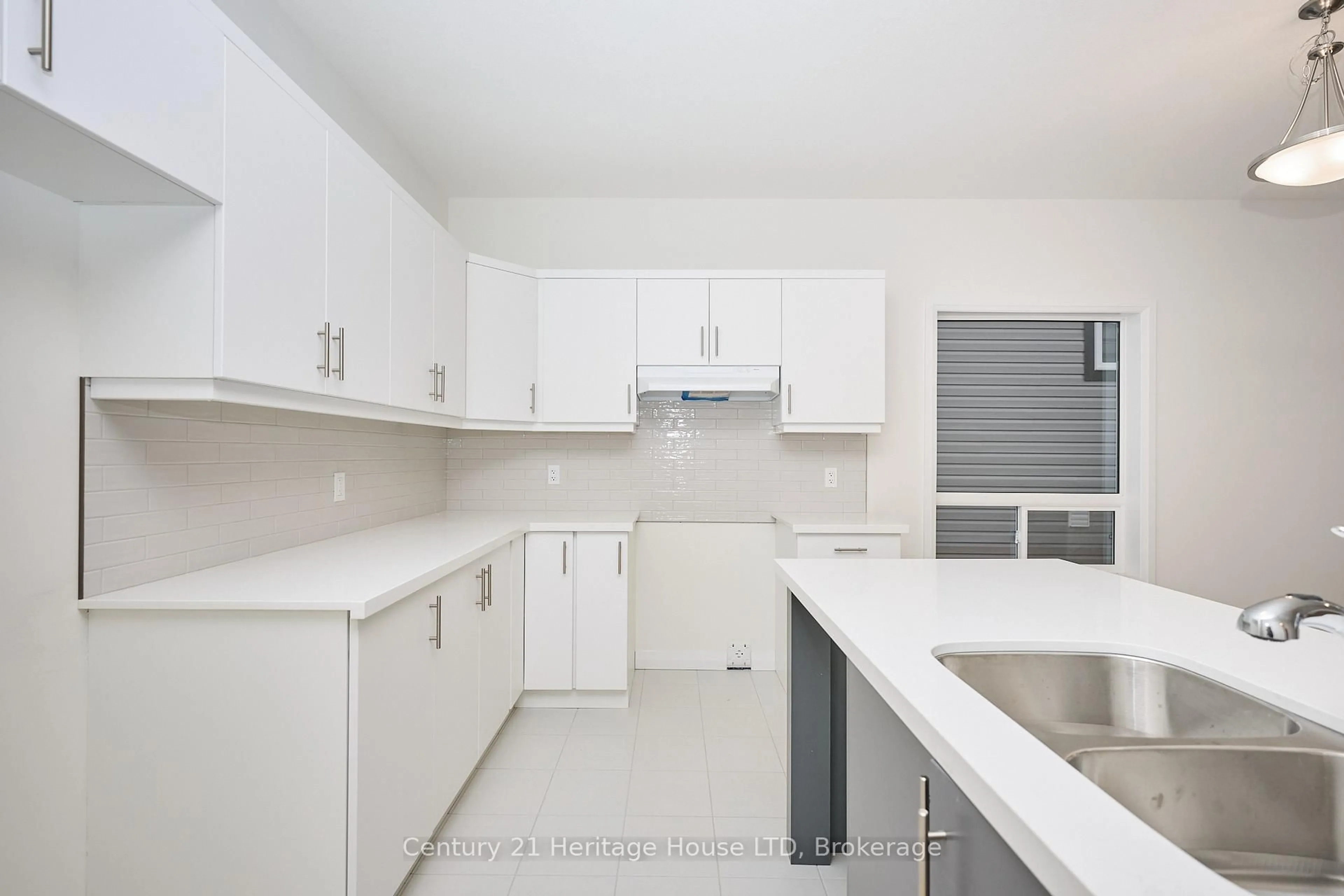 Standard kitchen, ceramic/tile floor for 407 Louisa St, Fort Erie Ontario L2A 6T6