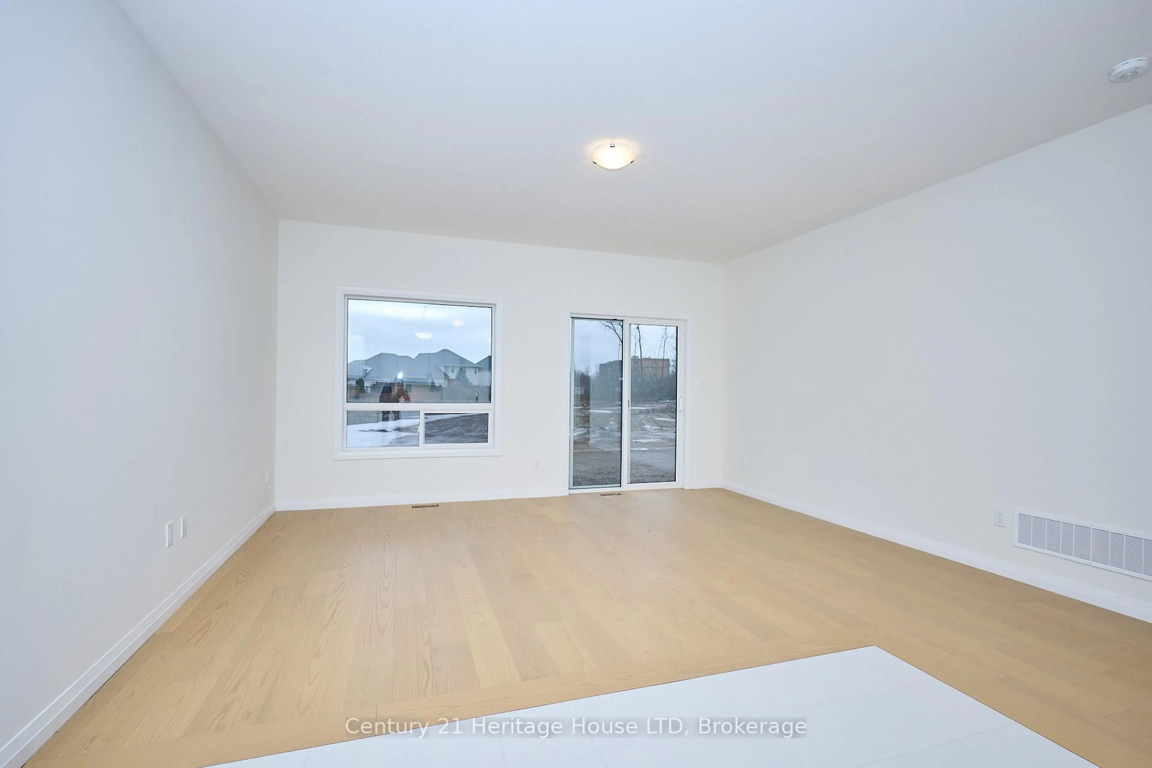 A pic of a room for 407 Louisa St, Fort Erie Ontario L2A 6T6