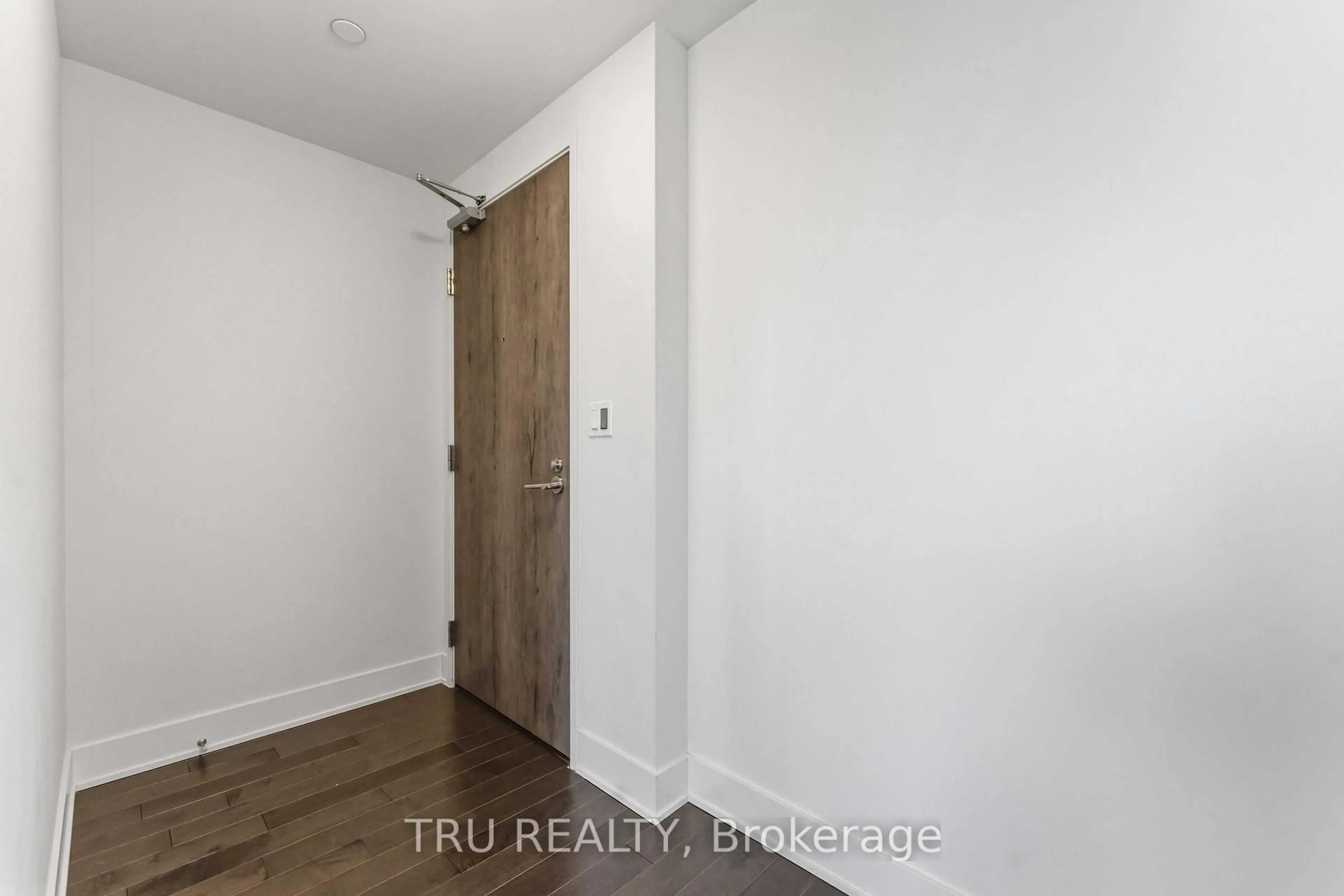 Indoor entryway for 485 Richmond Rd #1907, Ottawa Ontario K2A 3W9