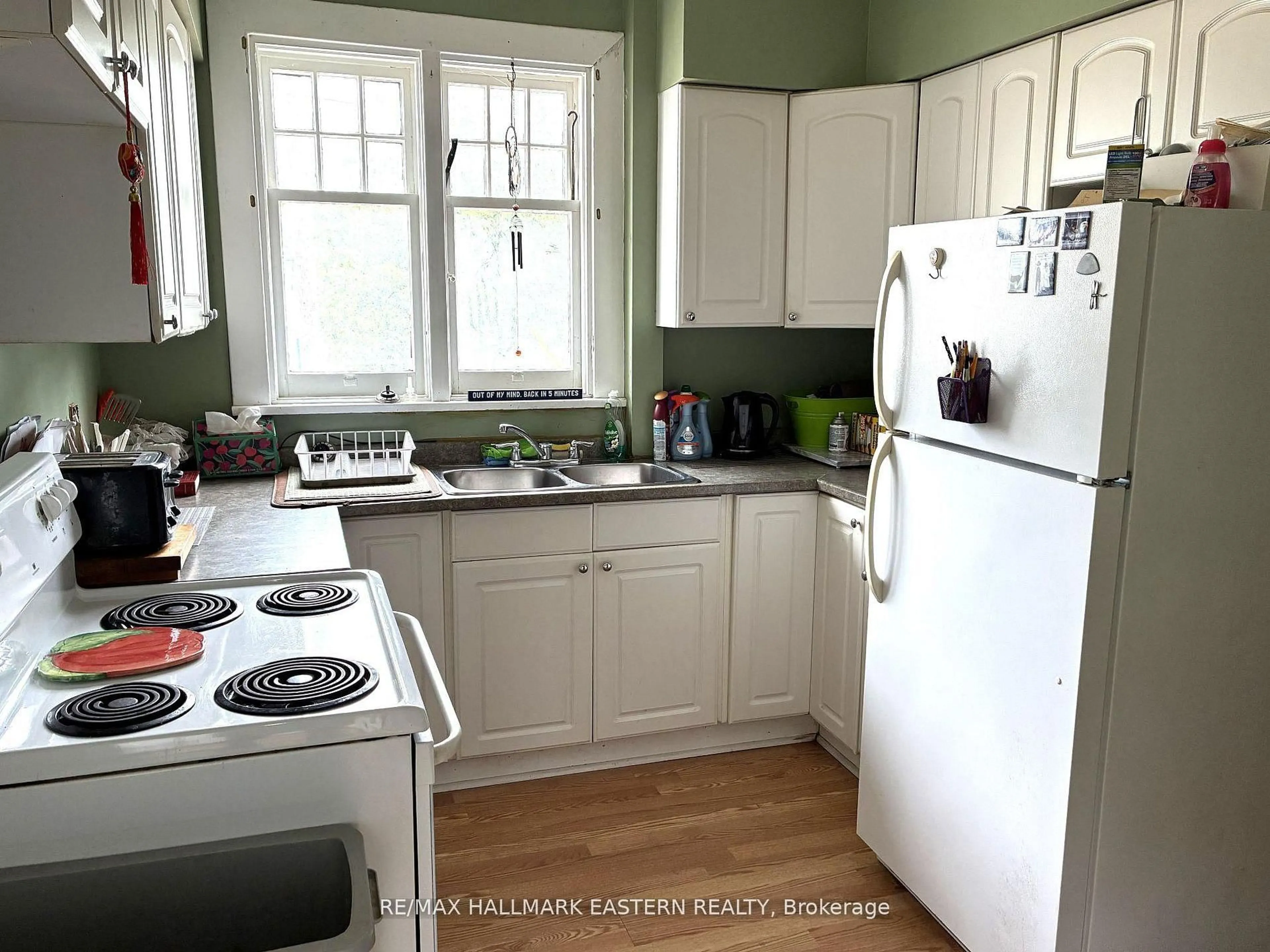 Standard kitchen, wood/laminate floor for 500 Romaine St, Peterborough Ontario K9J 2C9