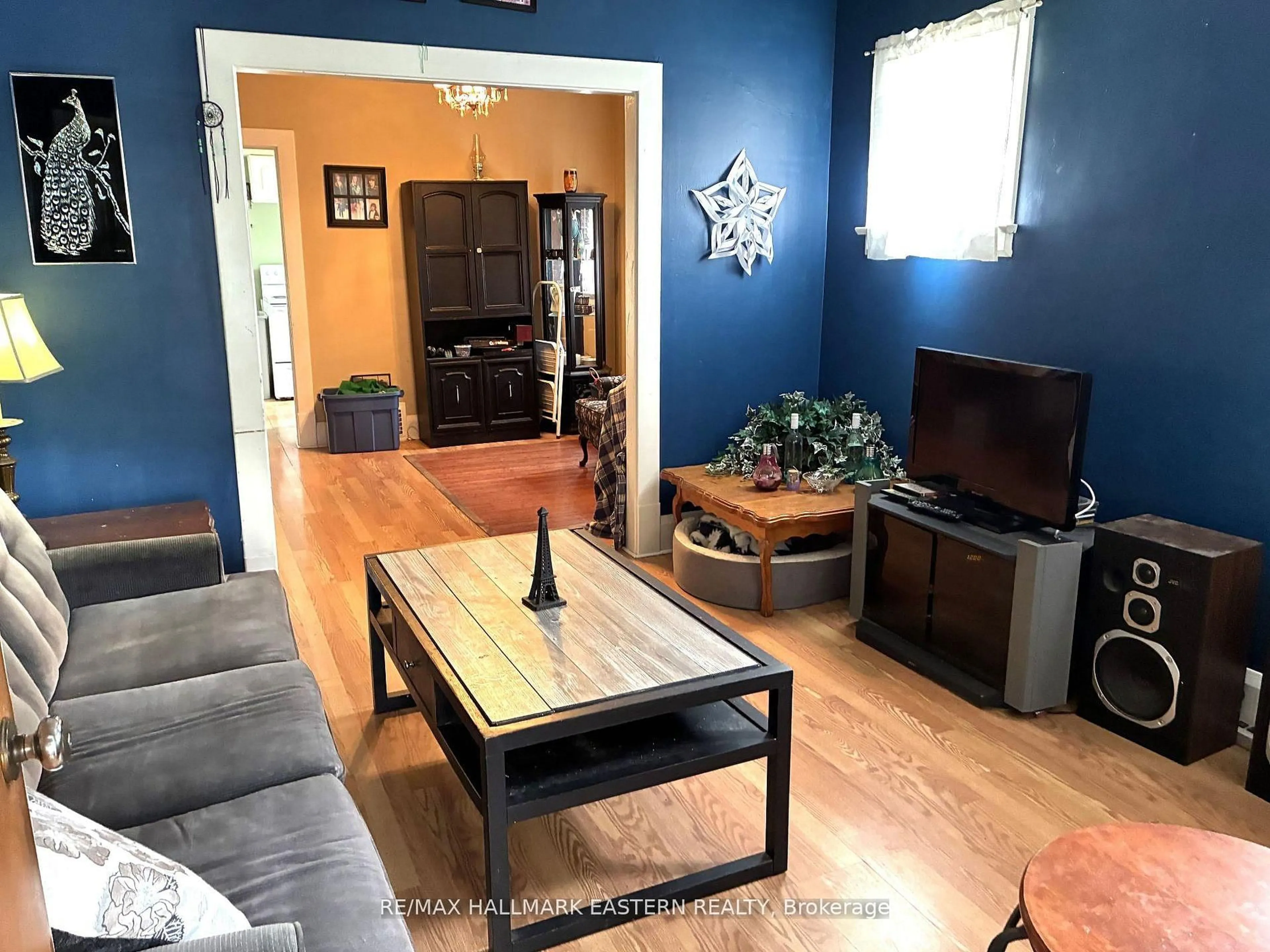 Living room with furniture, wood/laminate floor for 500 Romaine St, Peterborough Ontario K9J 2C9