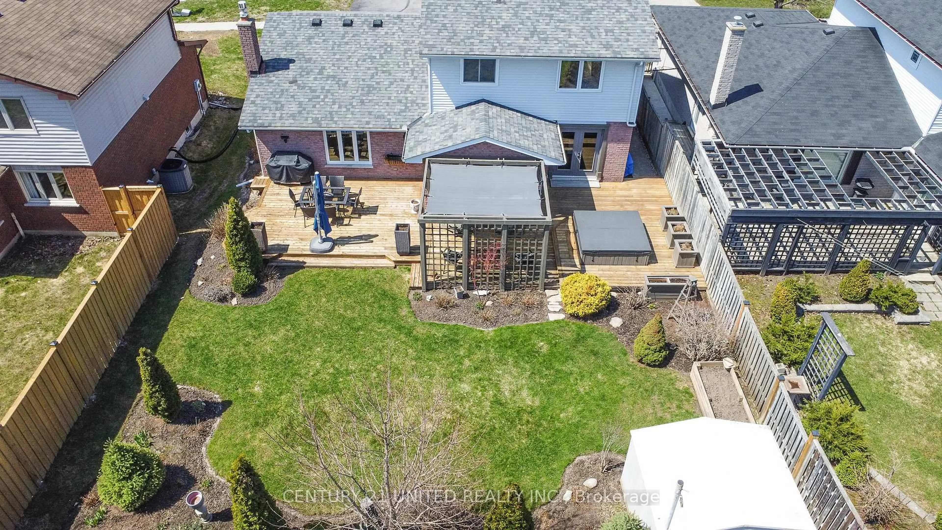 A pic from outside/outdoor area/front of a property/back of a property/a pic from drone, street for 1348 Hetherington Dr, Peterborough Ontario K9L 1X5