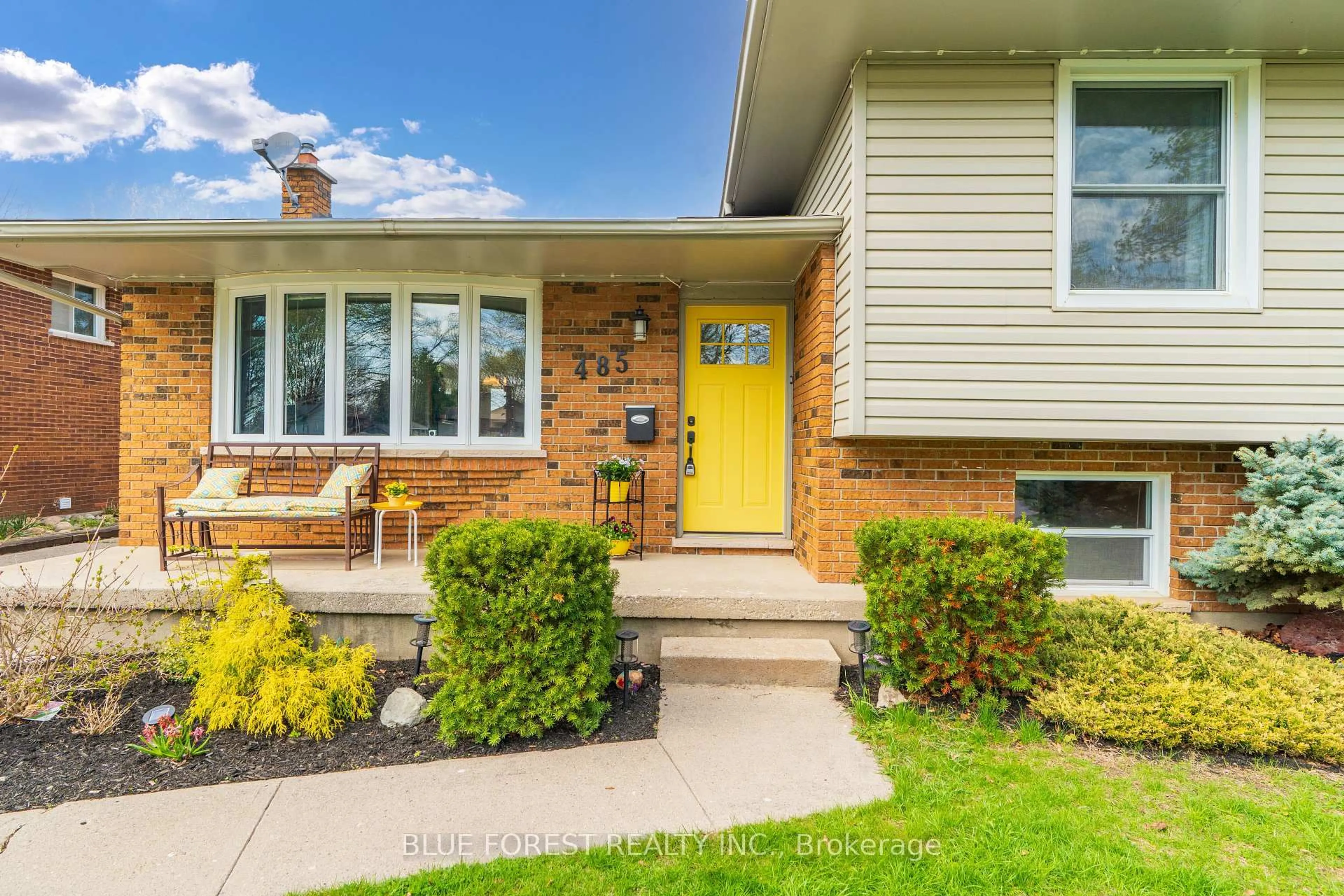 Home with vinyl exterior material, street for 485 Maple St, Strathroy-Caradoc Ontario N7G 3M9