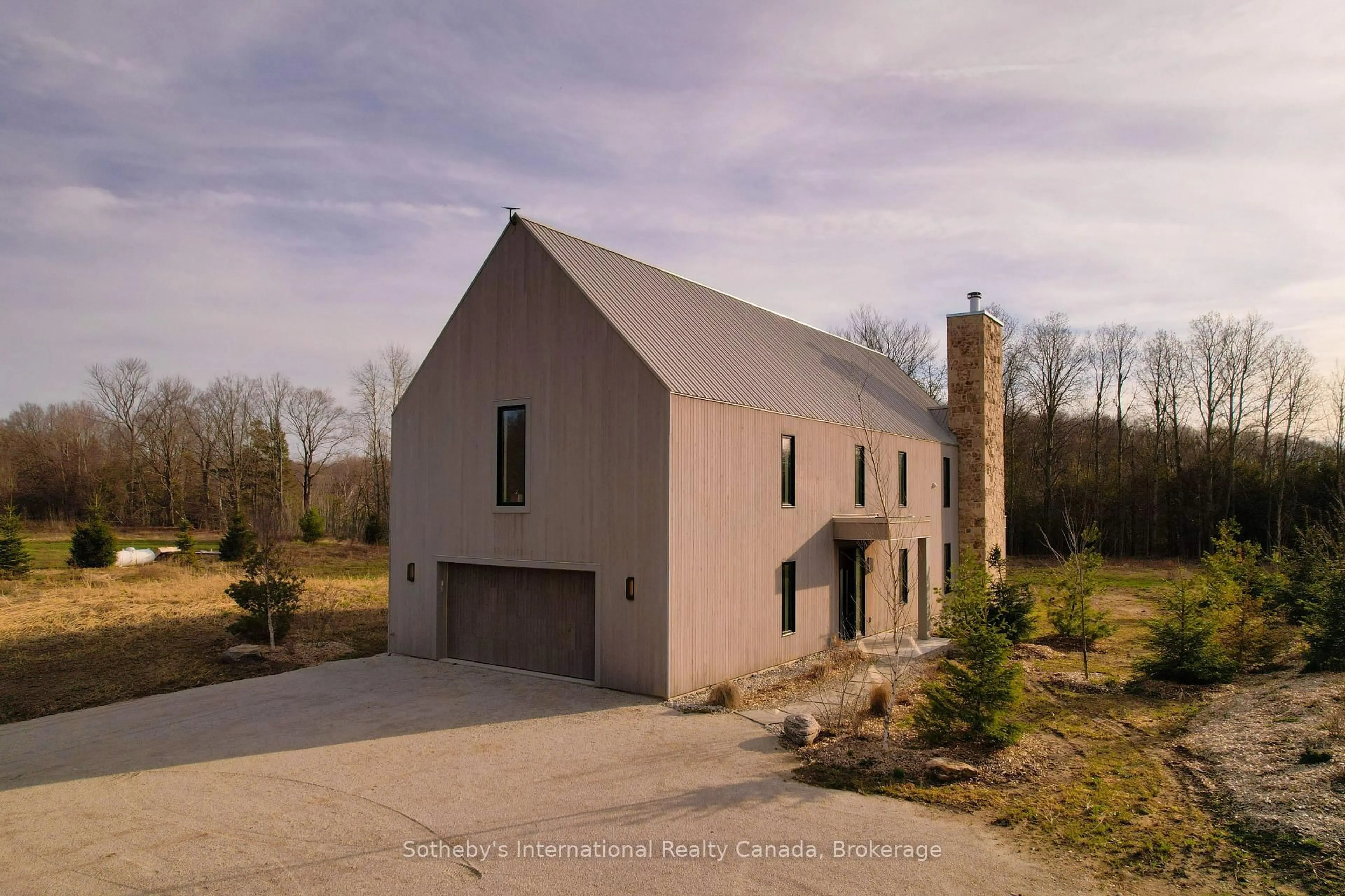 A pic from outside/outdoor area/front of a property/back of a property/a pic from drone, building for 120 Mimi Cres, Meaford Ontario N0H 1B0