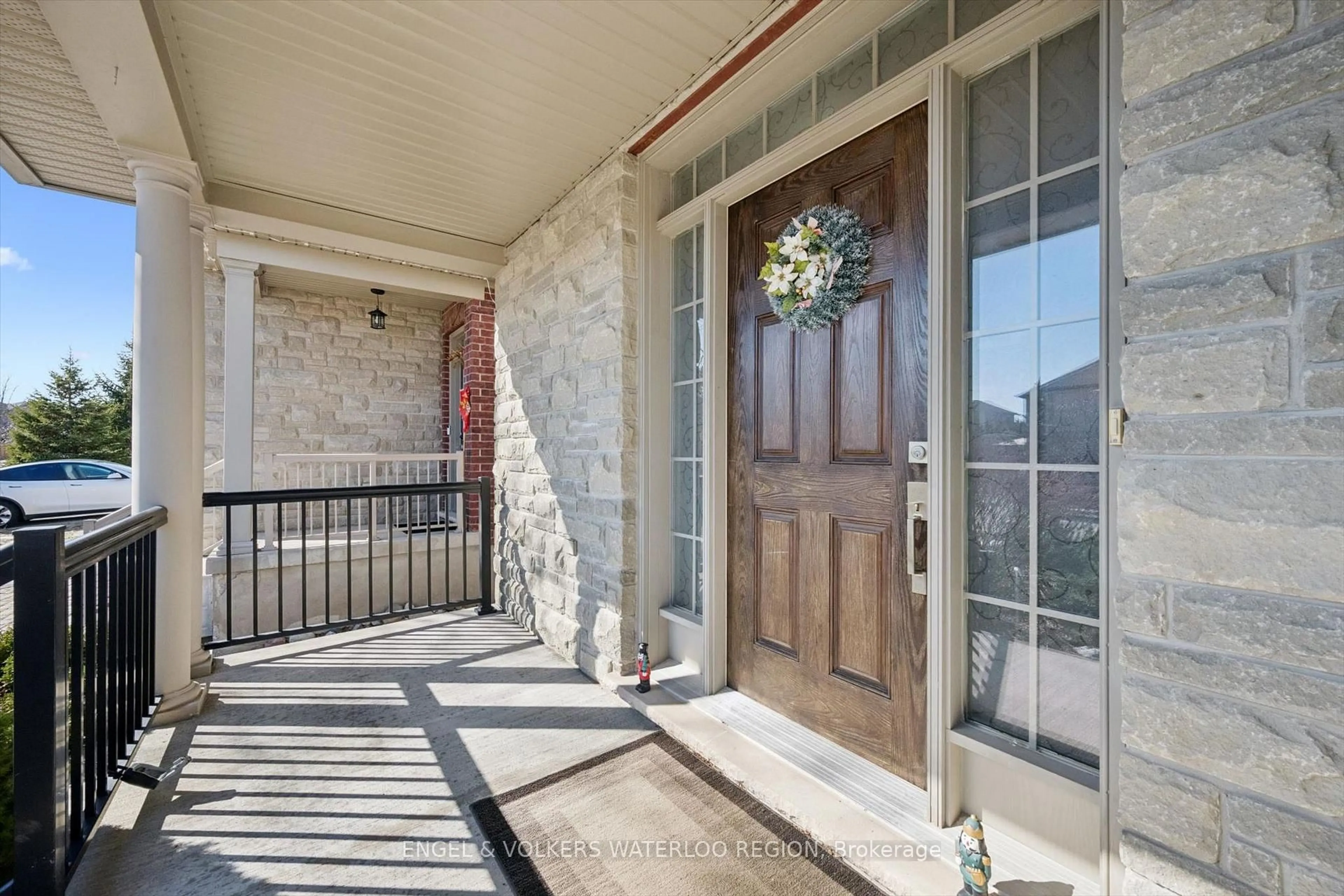 Indoor entryway for 430 Kelso Dr, Waterloo Ontario N2V 2S1