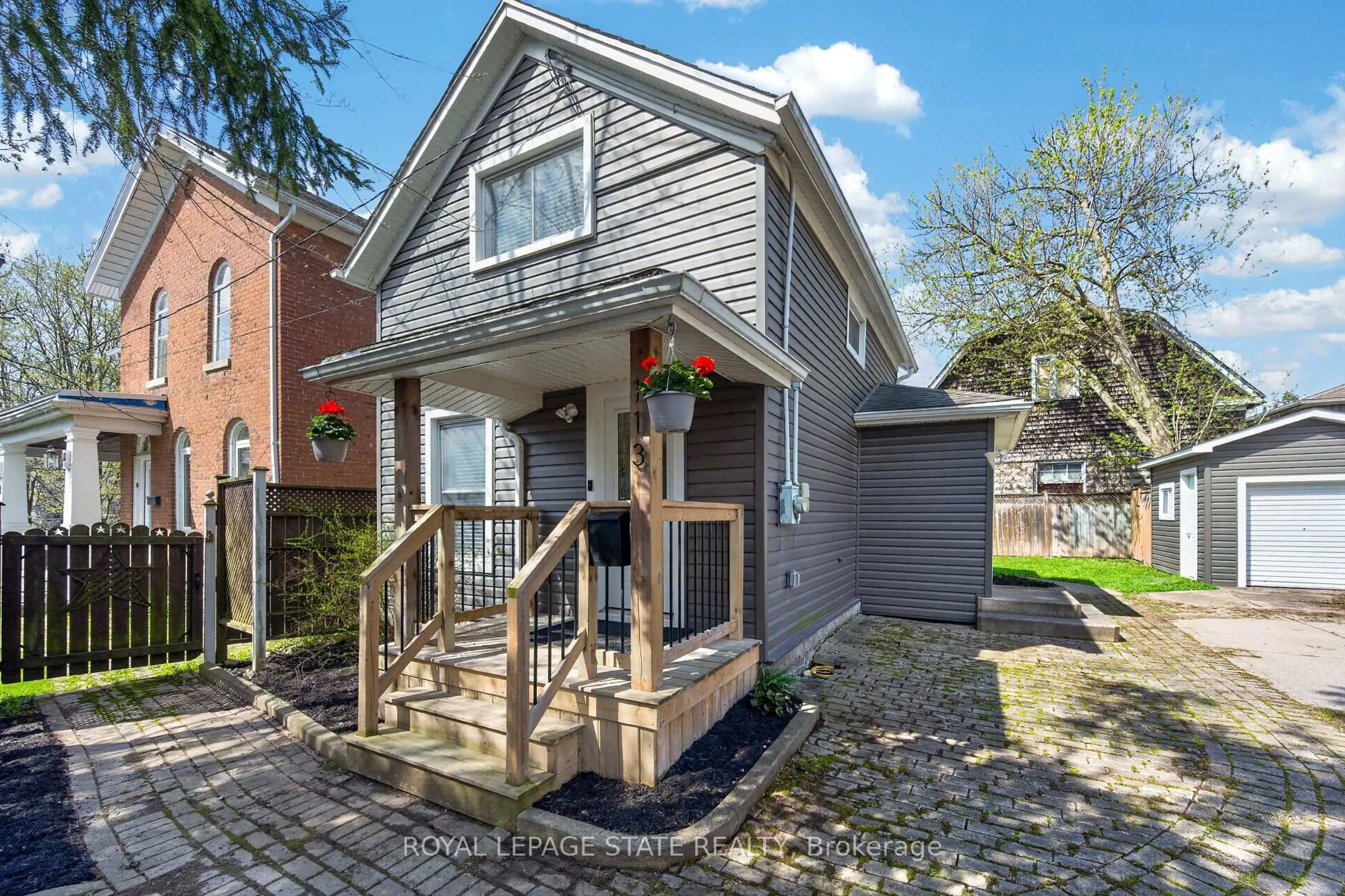 Home with brick exterior material, street for 113 NIAGARA St, Welland Ontario L3C 1J4