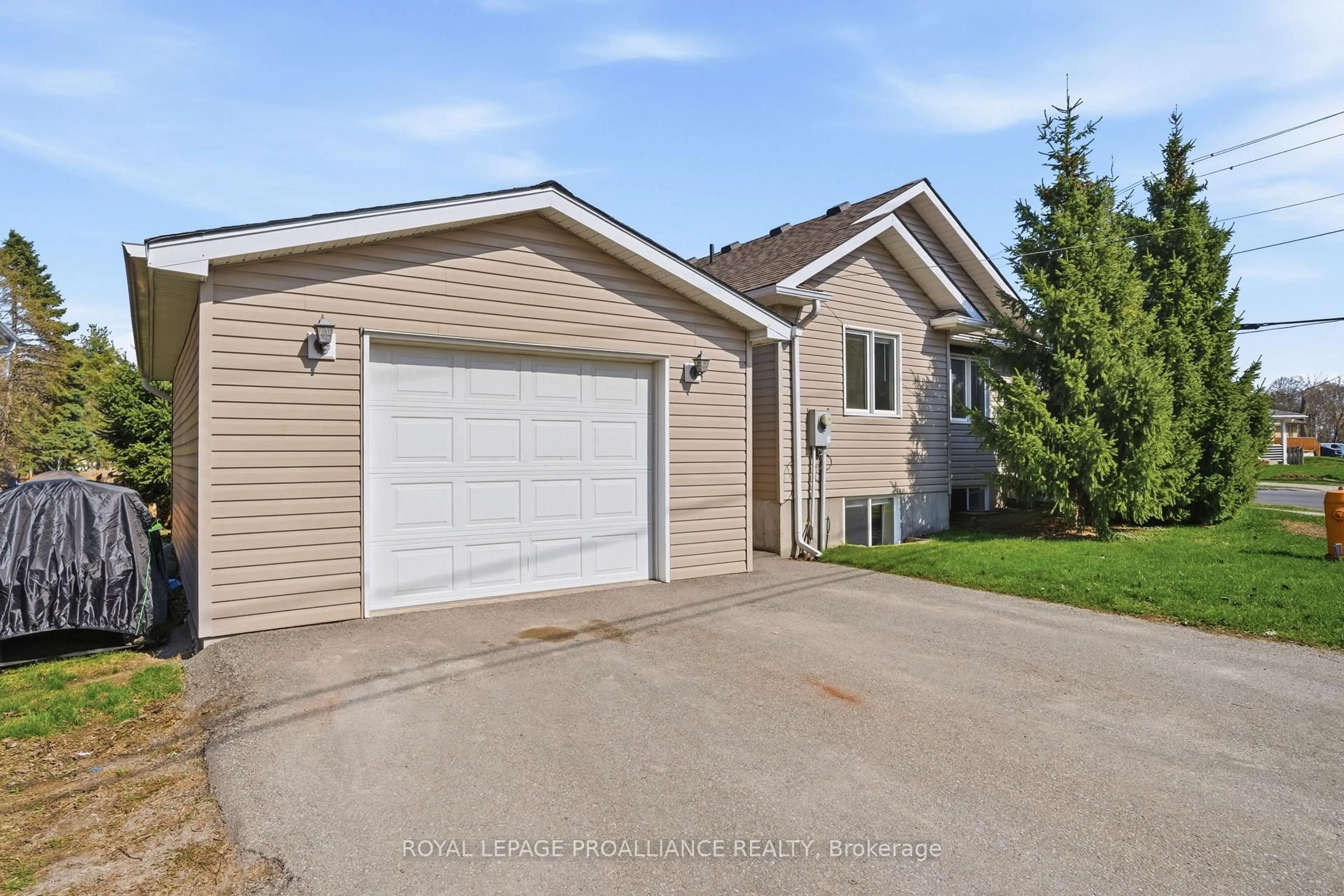 Unknown for 198 Moira St, Belleville Ontario K8P 1T5