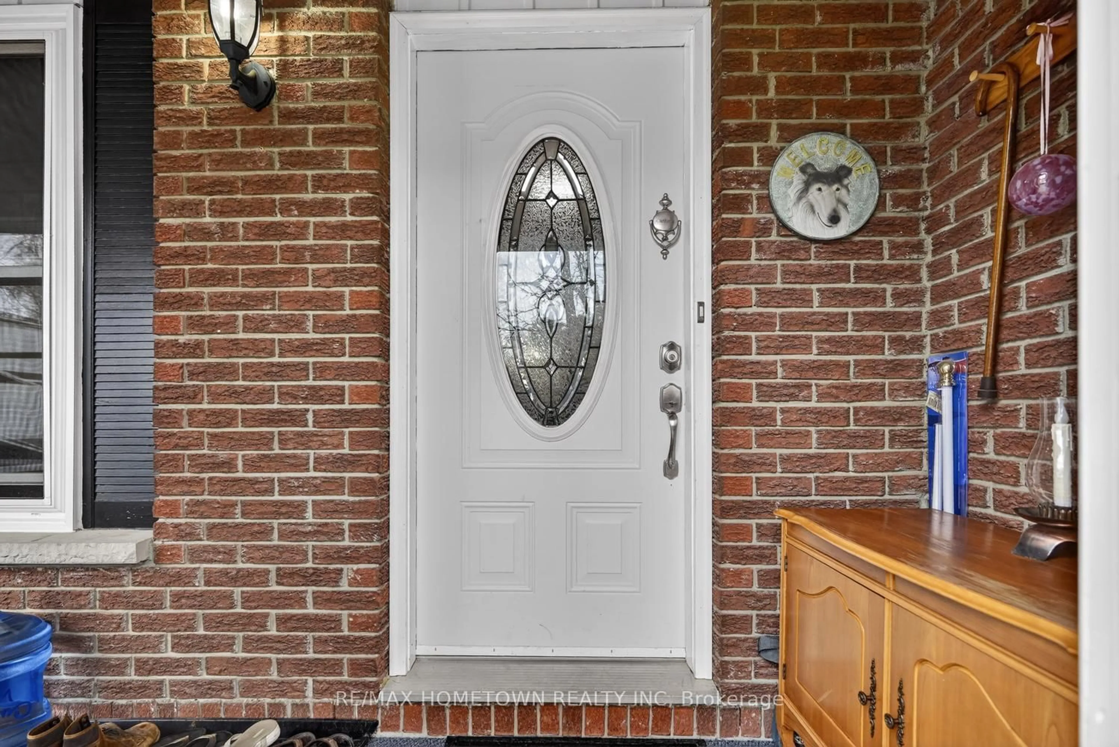 Indoor entryway for 5 Meikle Dr, Augusta Ontario K0E 1P0