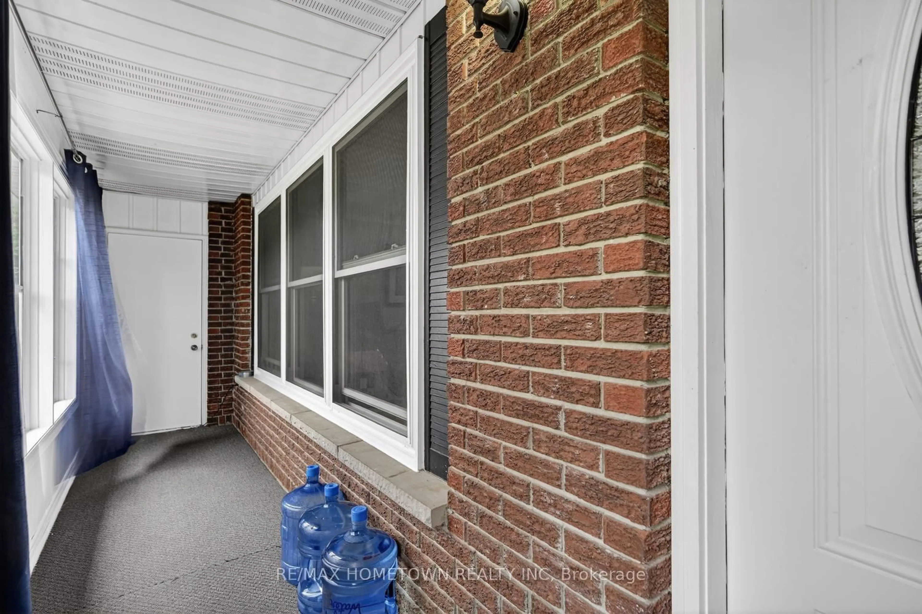 Indoor entryway for 5 Meikle Dr, Augusta Ontario K0E 1P0