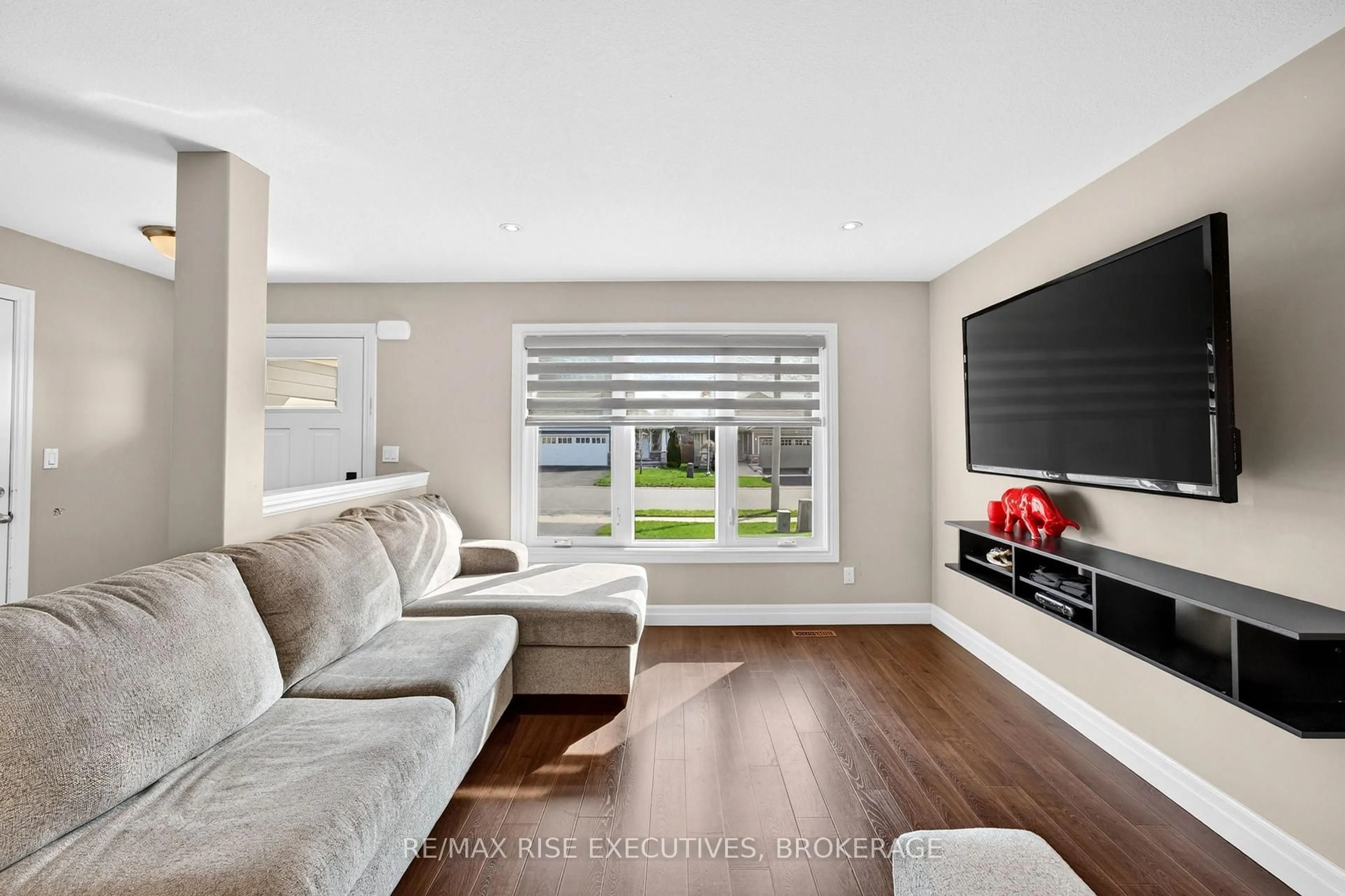 Living room with furniture, unknown for 44 Tessa Blvd, Belleville Ontario K8N 0B4