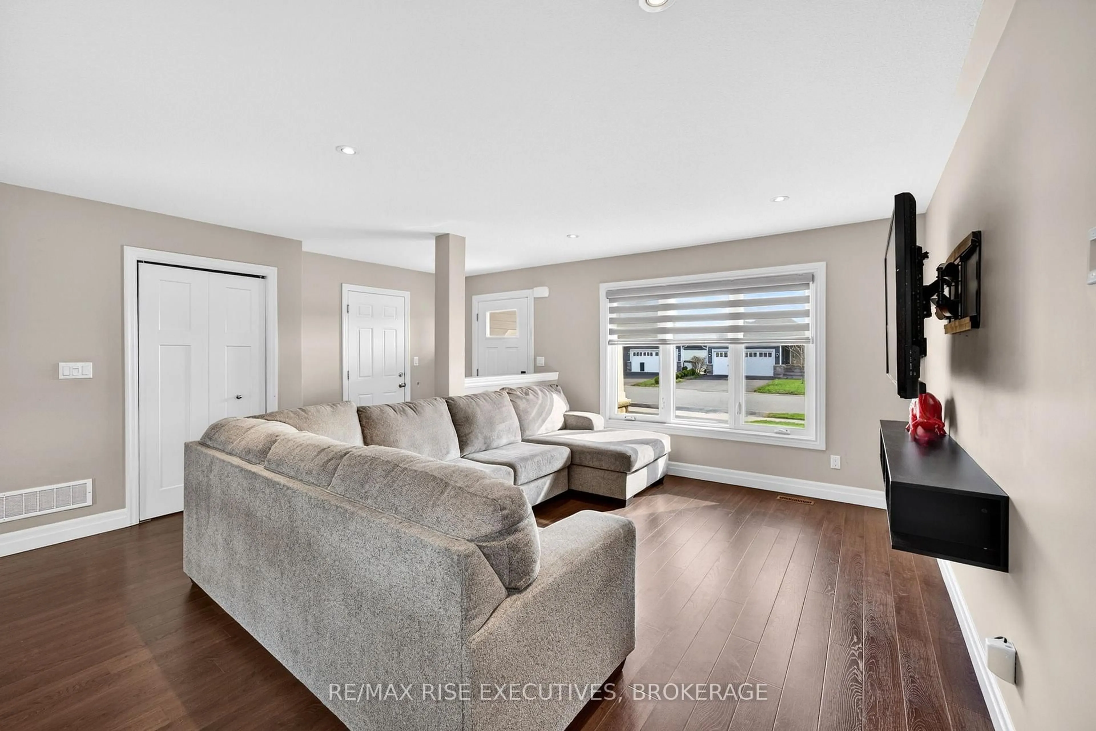 Living room with furniture, unknown for 44 Tessa Blvd, Belleville Ontario K8N 0B4