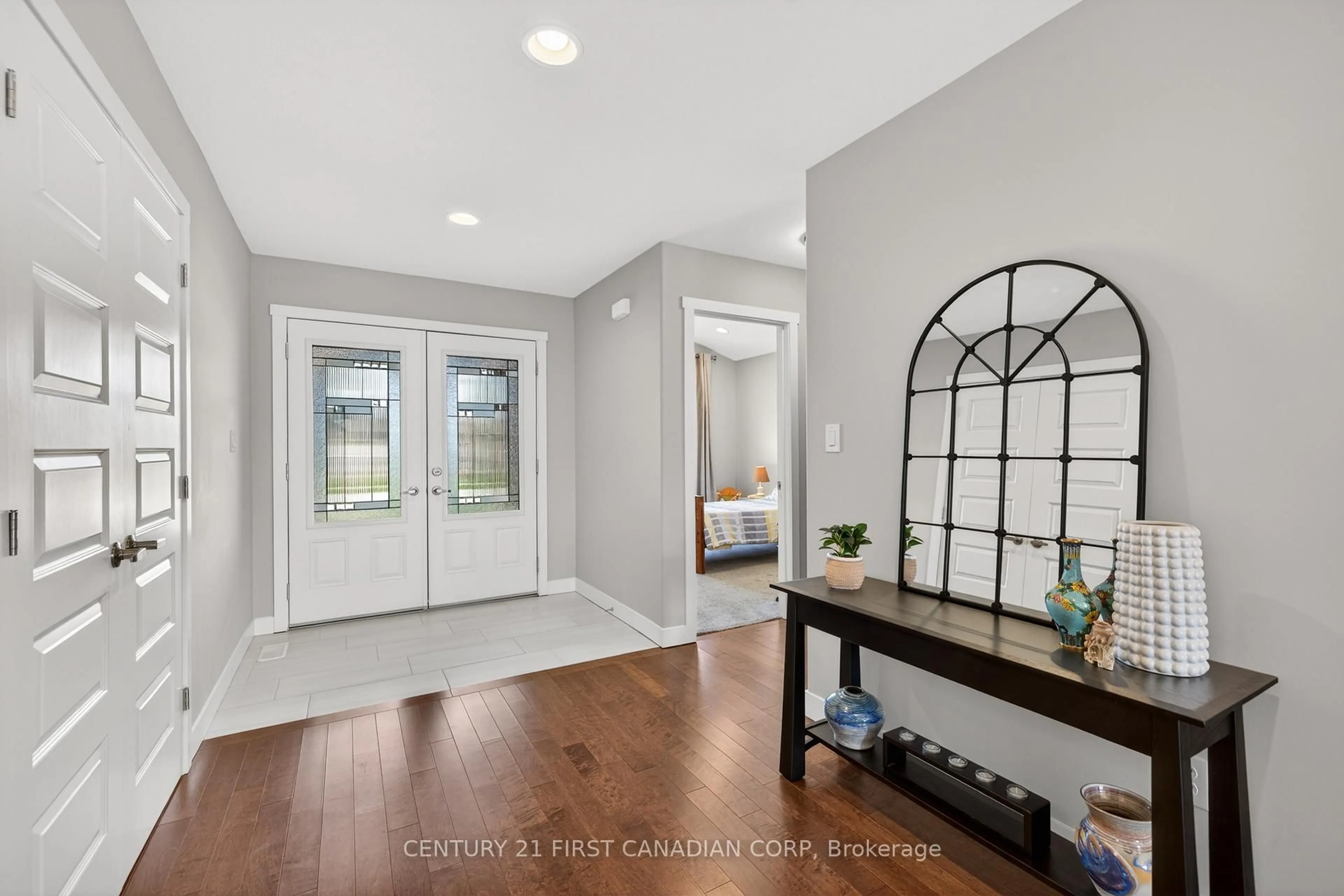 Indoor entryway for 115 Nicoles Tr, Thames Centre Ontario N0M 2P0