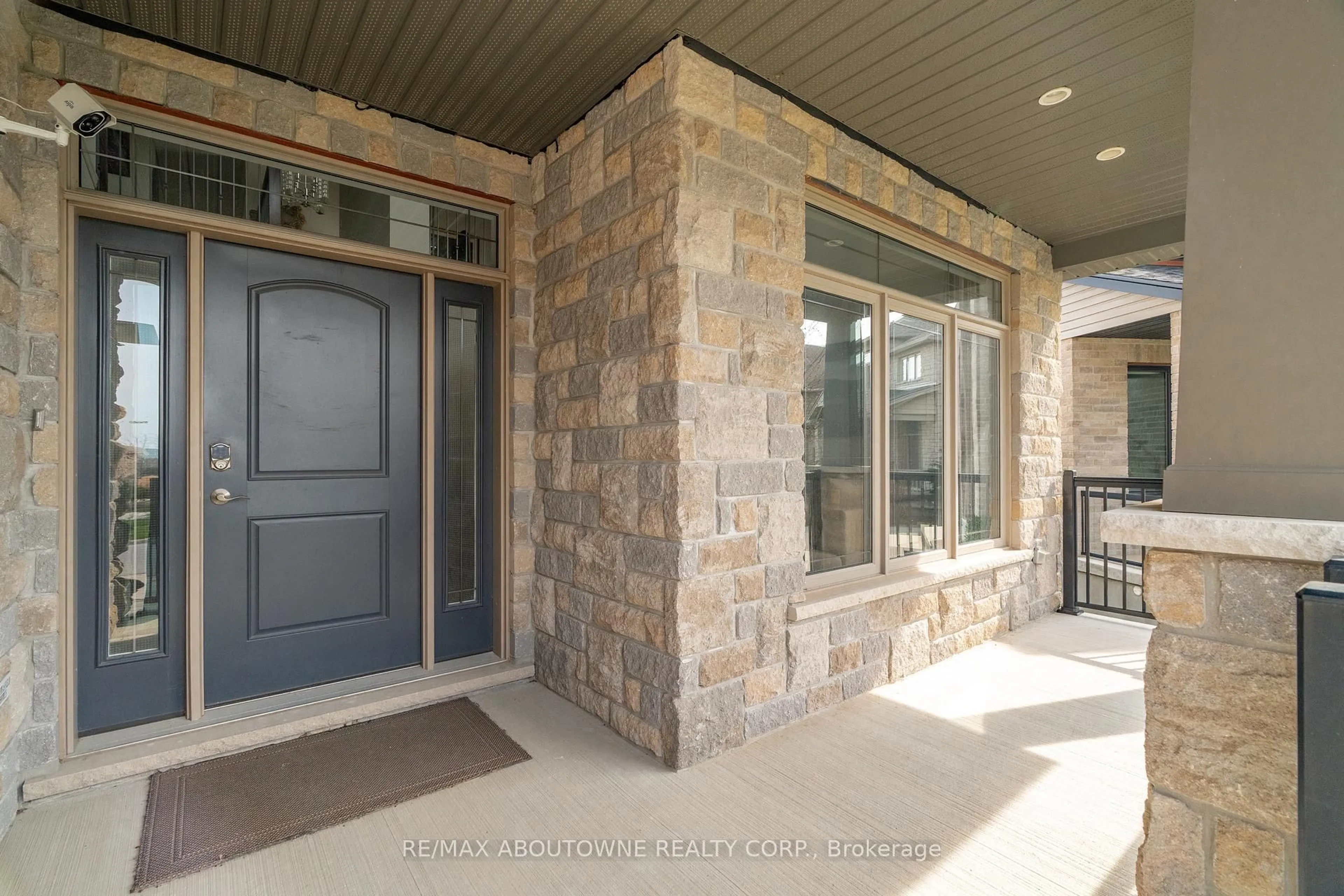 Indoor entryway for 305 Gosling Gdns, Guelph Ontario N1L 0M1