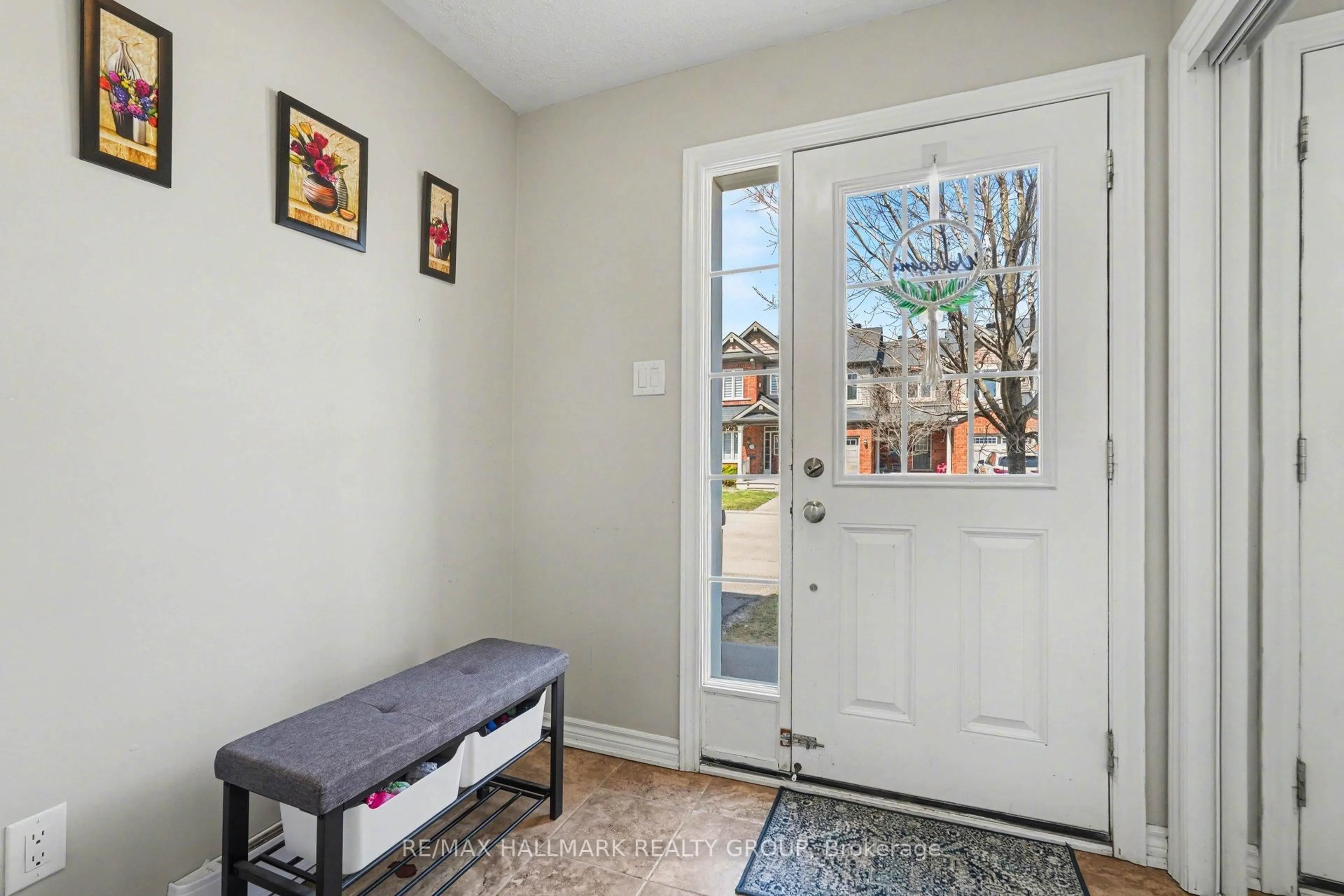 Indoor entryway for 217 Bensinger Way, Stittsville Ontario K2S 0P1