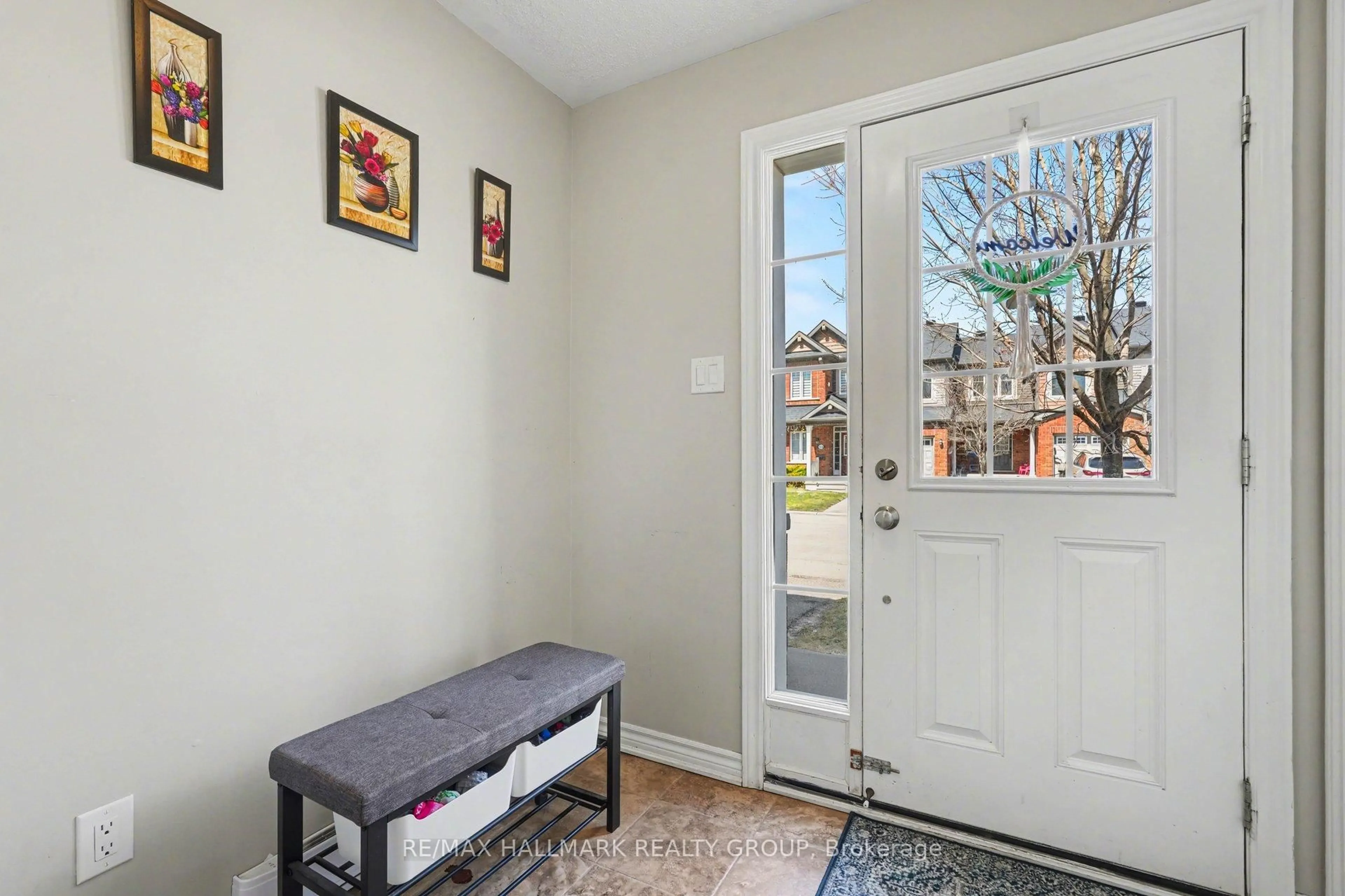 Indoor entryway for 217 Bensinger Way, Stittsville Ontario K2S 0P1