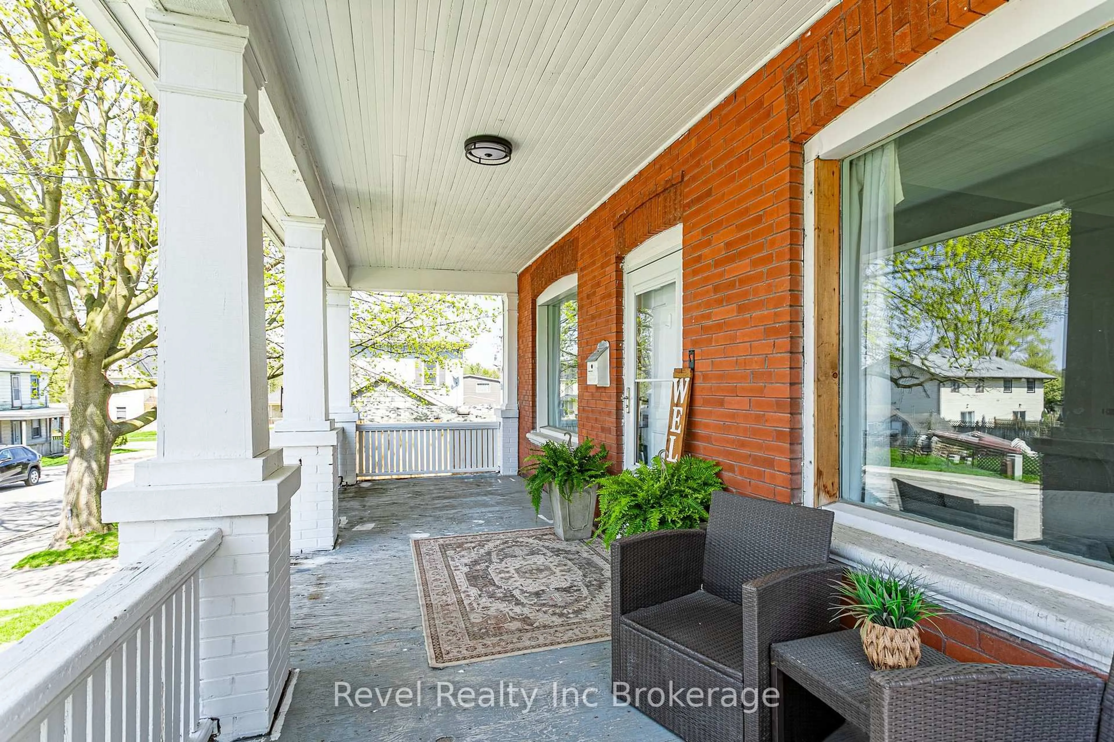 Unknown for 111 Albert St, Ingersoll Ontario N5C 2Y2