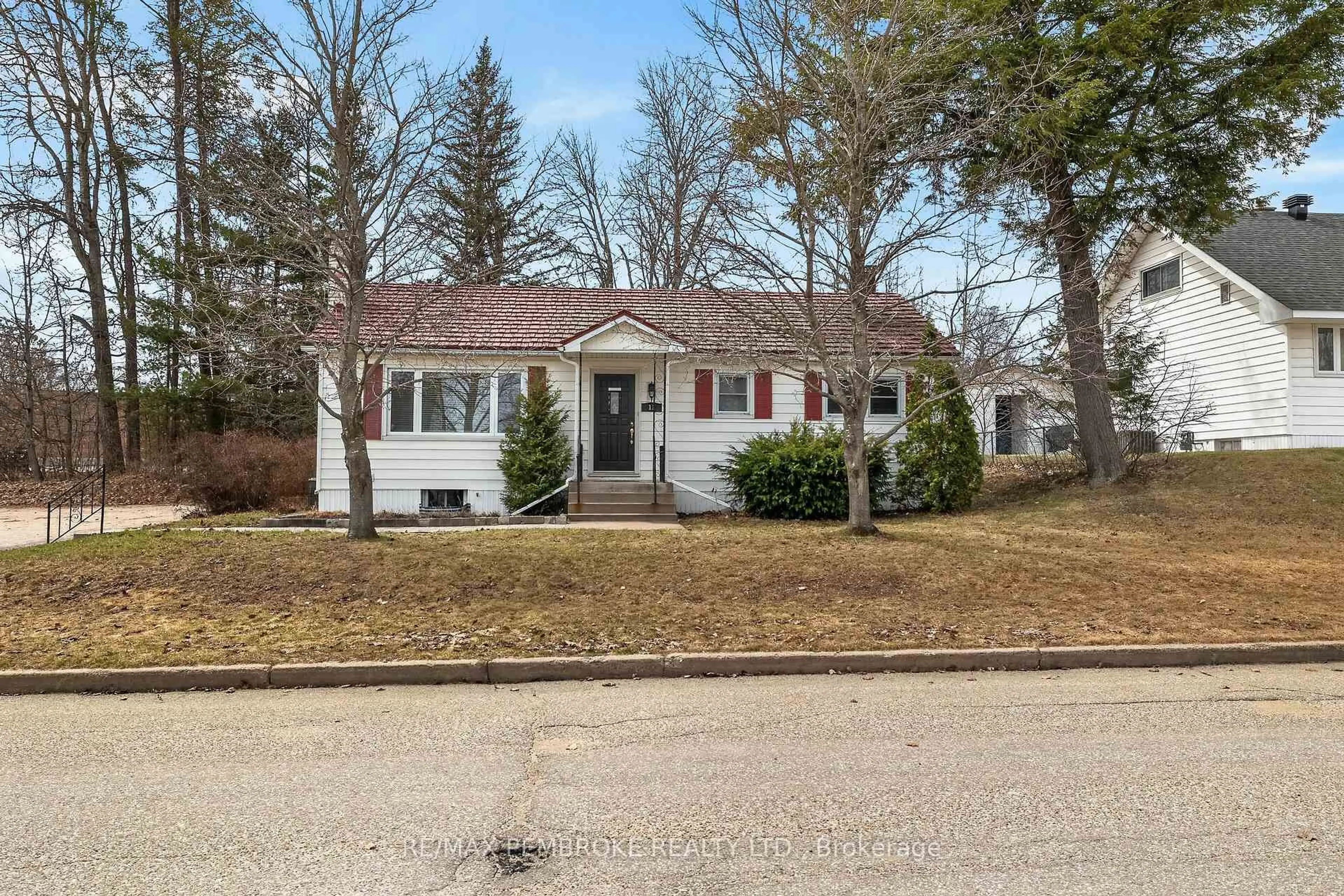 Home with vinyl exterior material, street for 12 Alder Cres, Deep River Ontario K0J 1P0