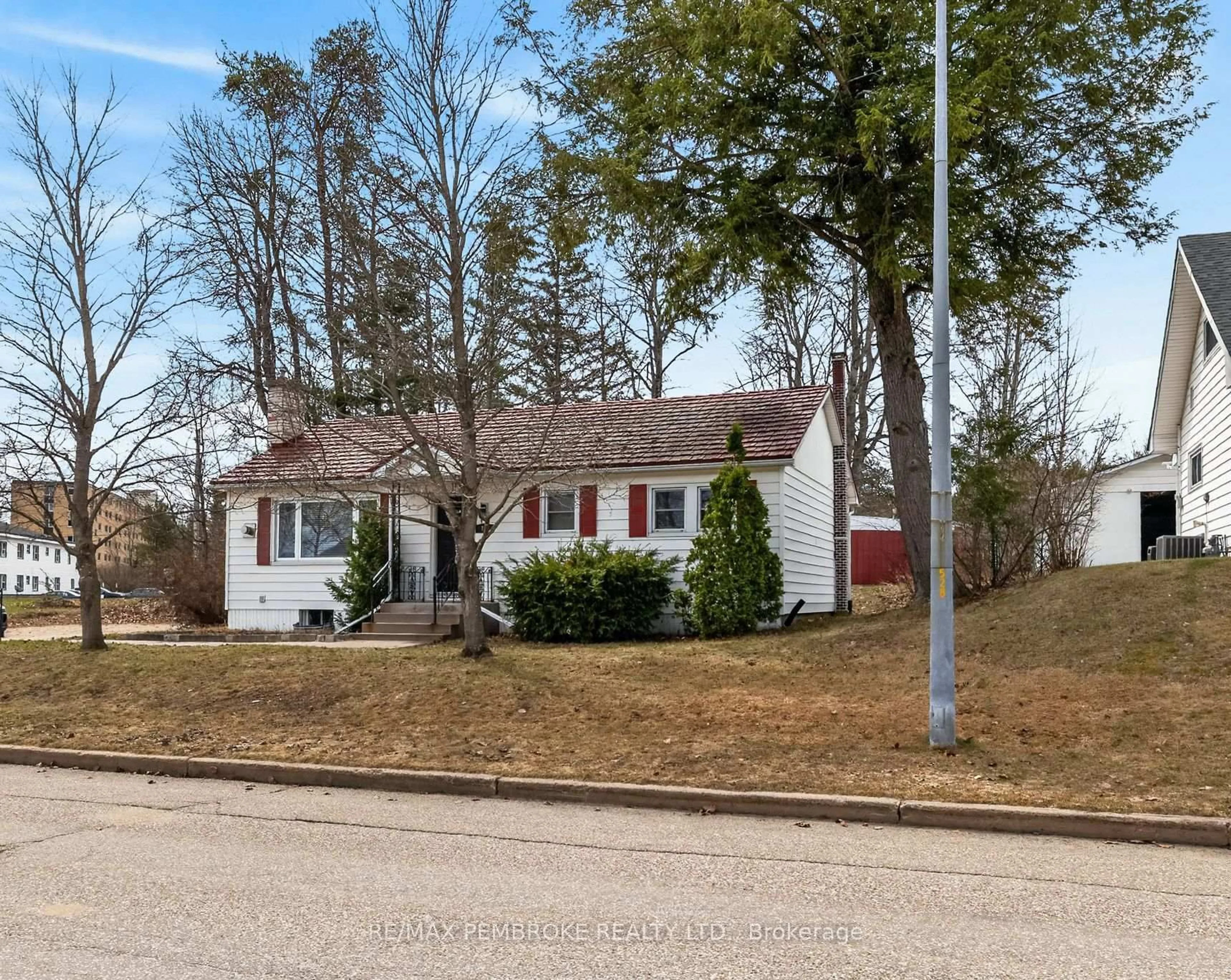 Home with vinyl exterior material, street for 12 Alder Cres, Deep River Ontario K0J 1P0