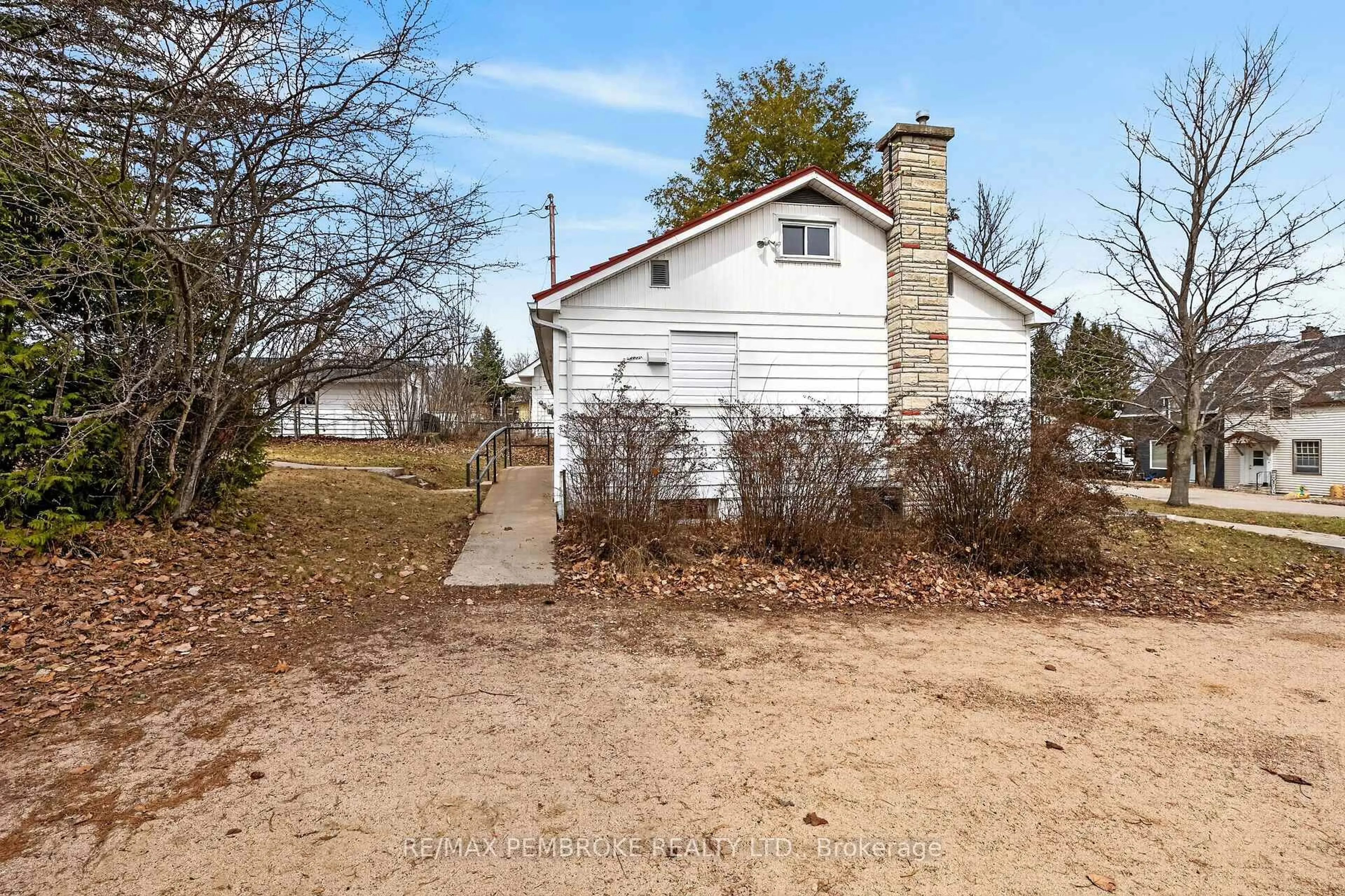 A pic from outside/outdoor area/front of a property/back of a property/a pic from drone, street for 12 Alder Cres, Deep River Ontario K0J 1P0