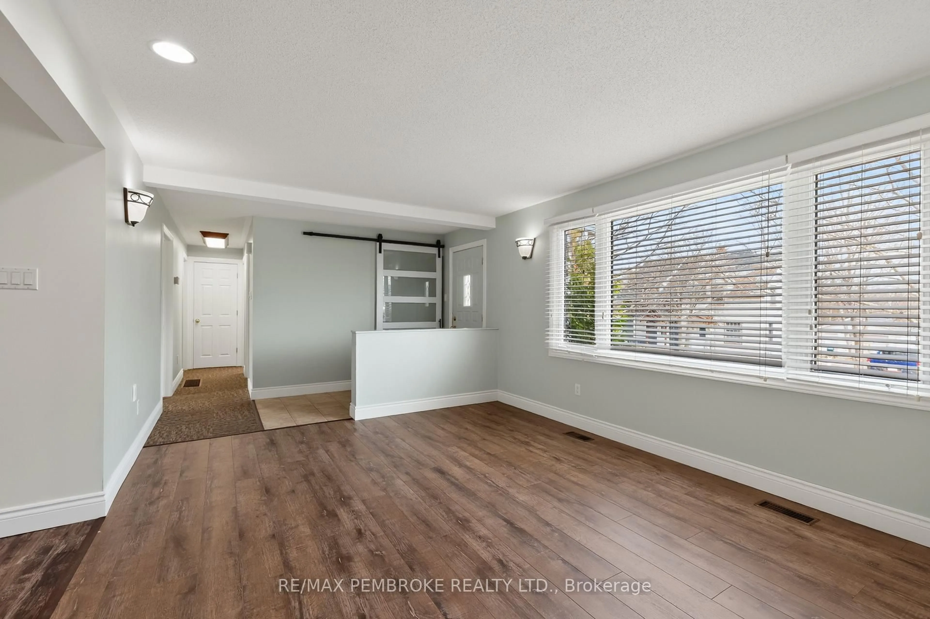 A pic of a room for 12 Alder Cres, Deep River Ontario K0J 1P0