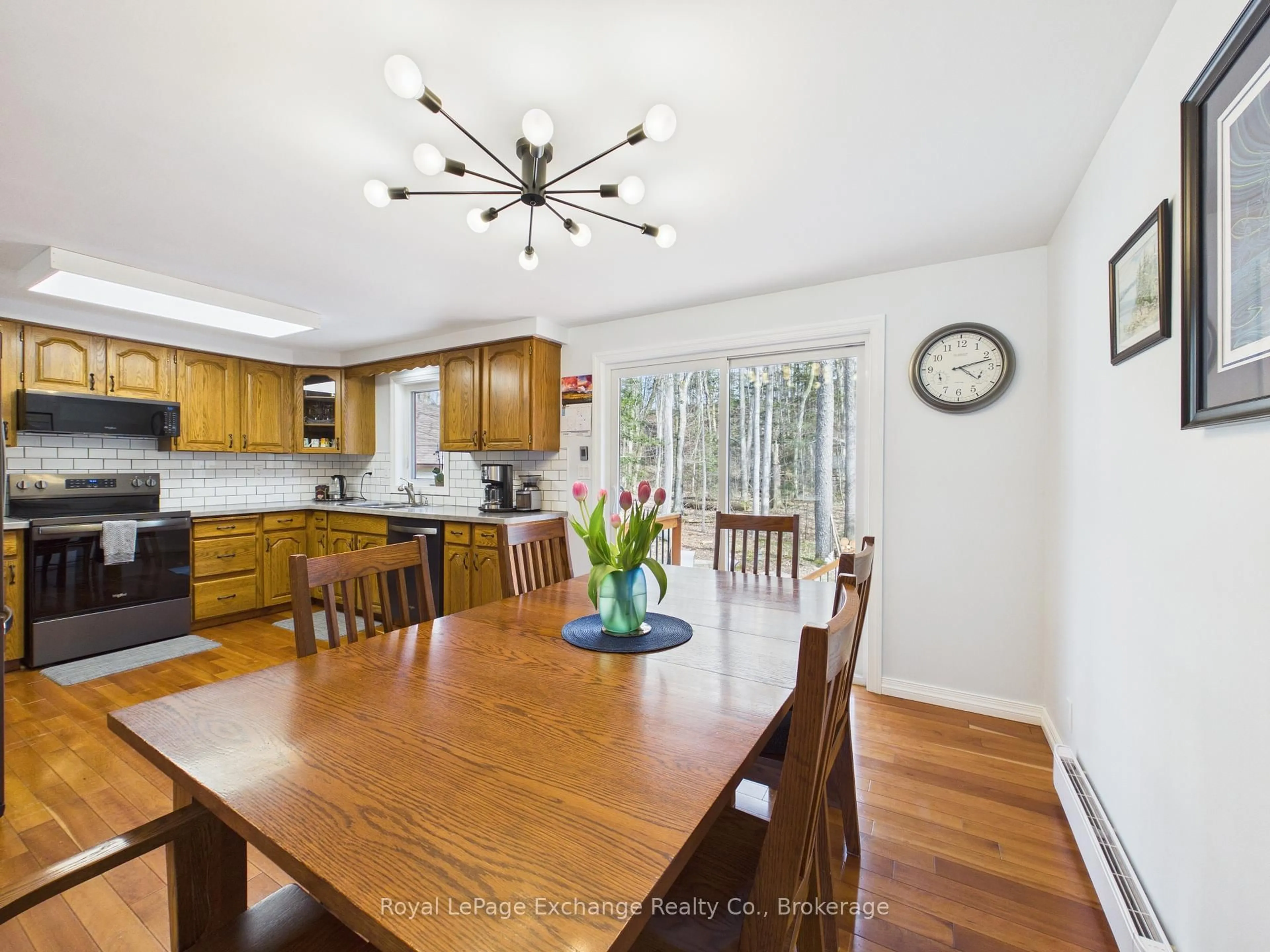 Open concept kitchen, wood/laminate floor for 32 Blairs Tr, Huron-Kinloss Ontario N2X 0B3