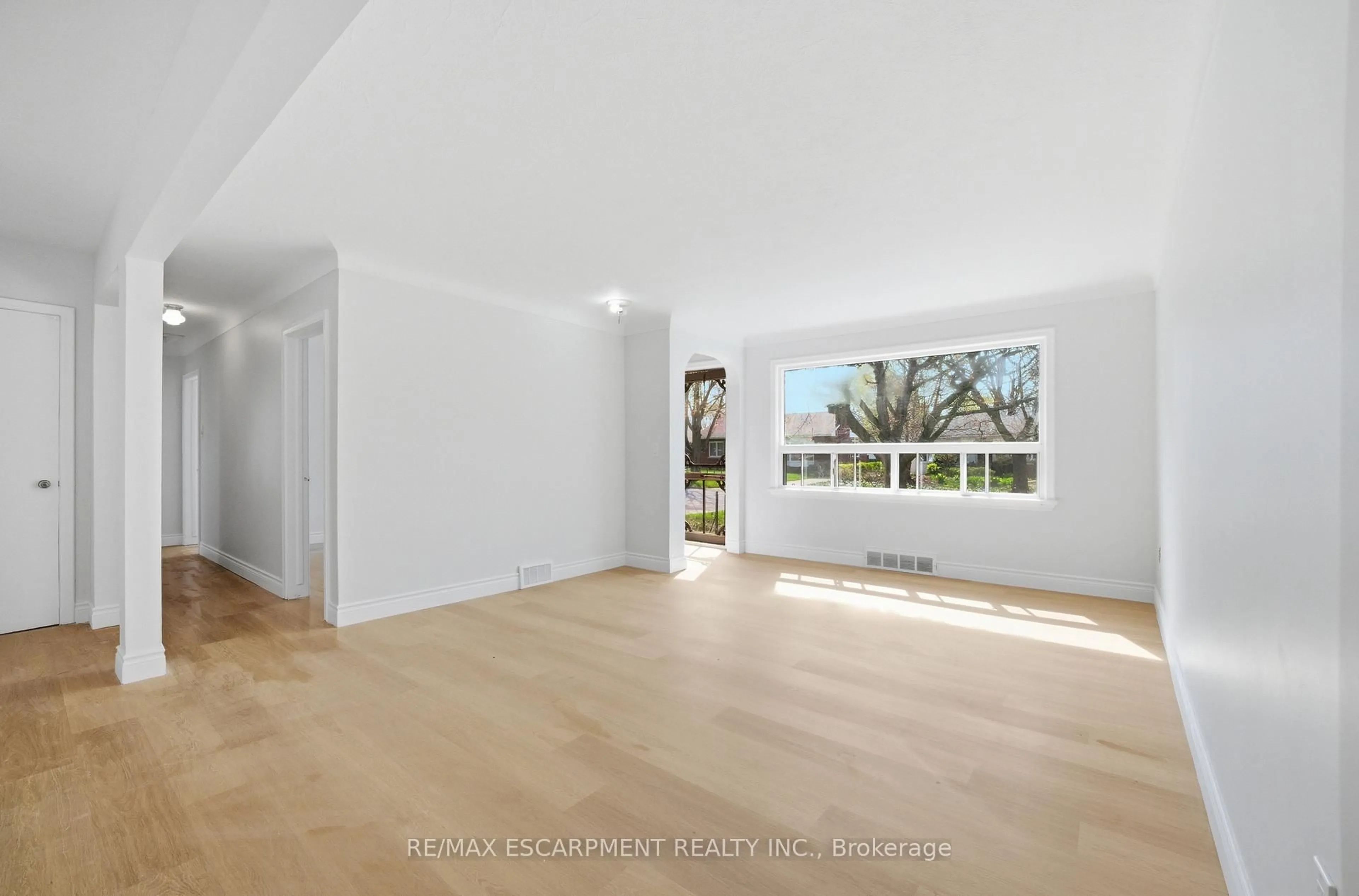 A pic of a room for 36 Woodelm Dr, St. Catharines Ontario L2M 4N3