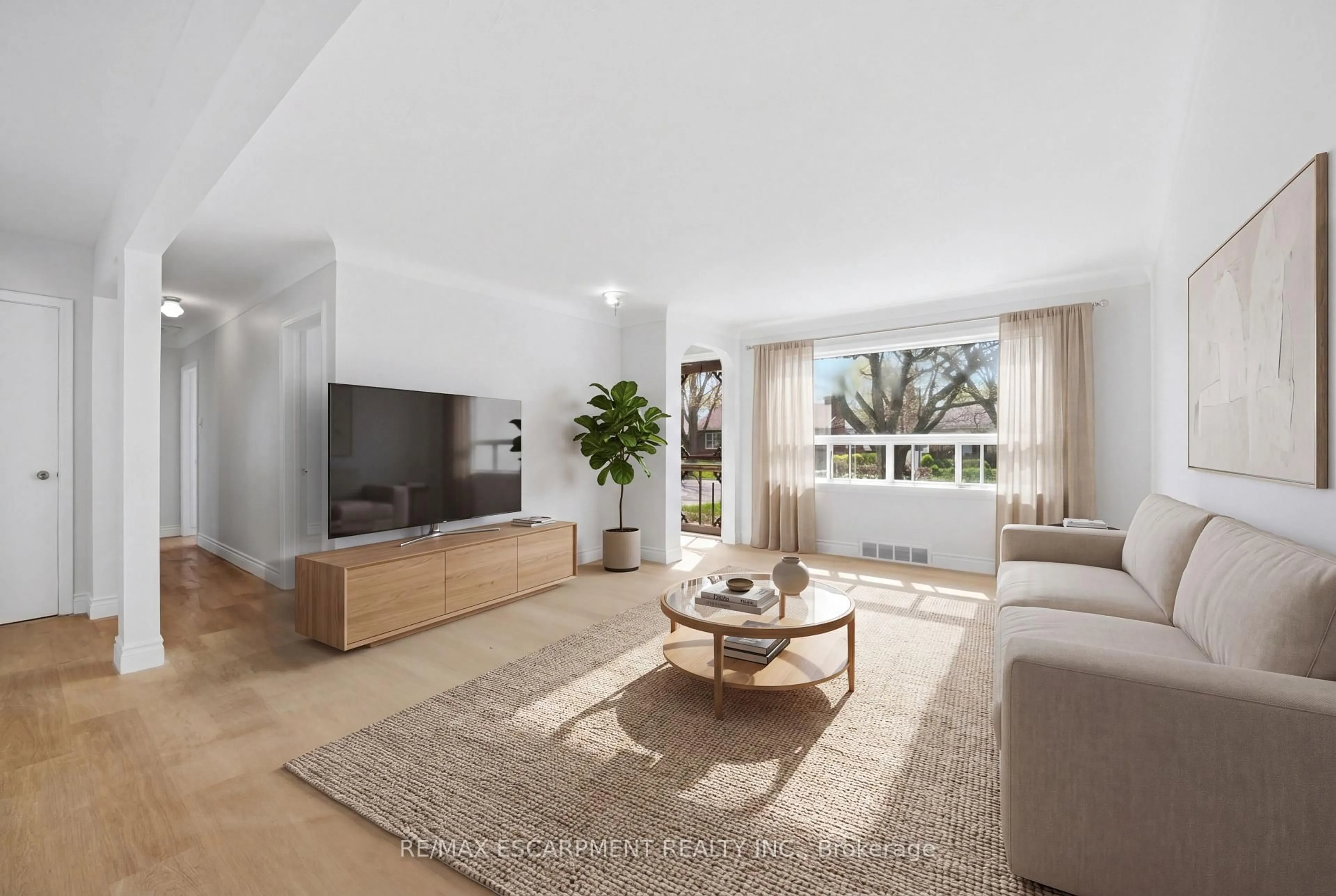 Living room with furniture, unknown for 36 Woodelm Dr, St. Catharines Ontario L2M 4N3