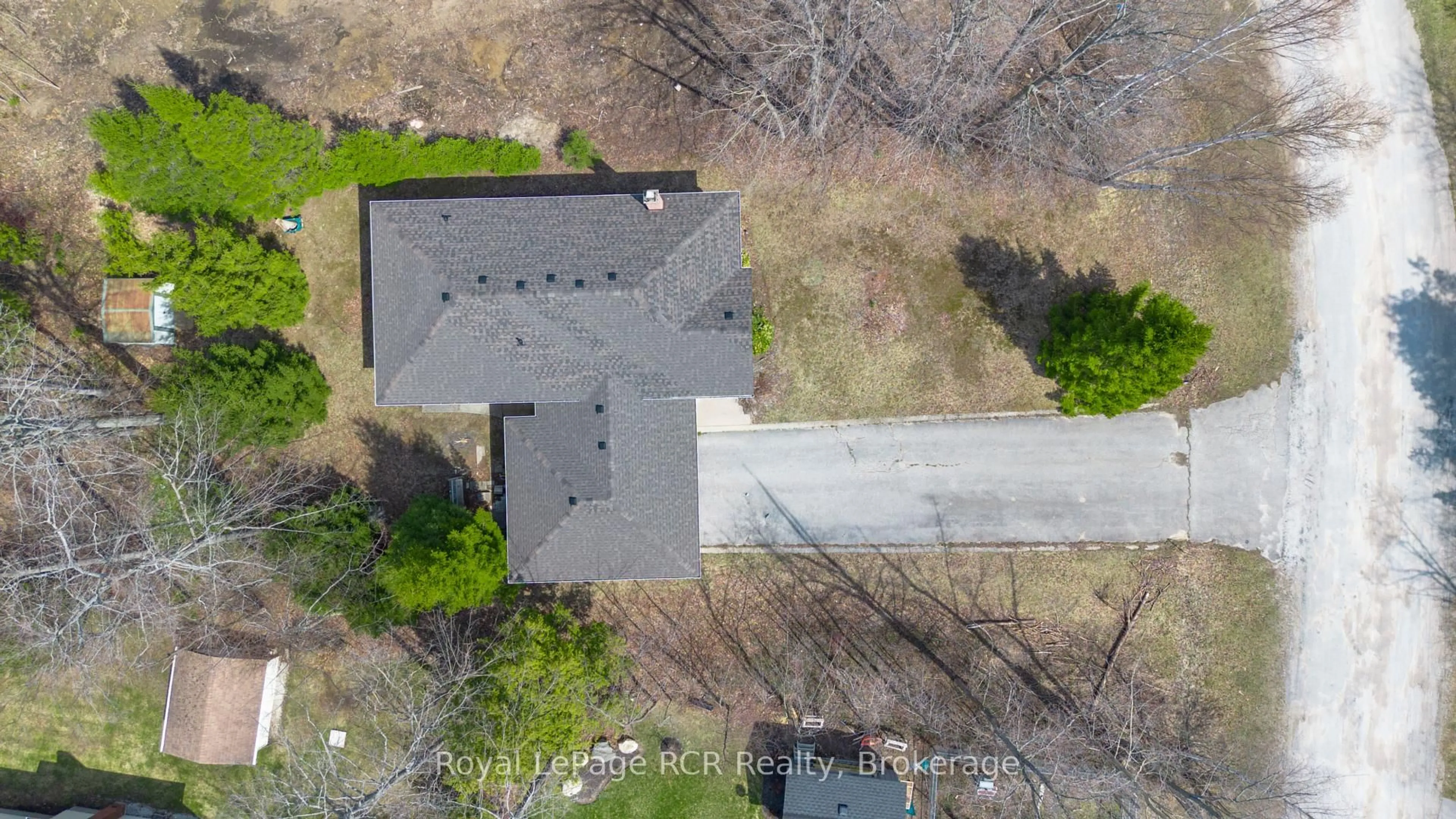 A pic from outside/outdoor area/front of a property/back of a property/a pic from drone, building for 43 Graham Cres, South Bruce Peninsula Ontario N0H 2G0