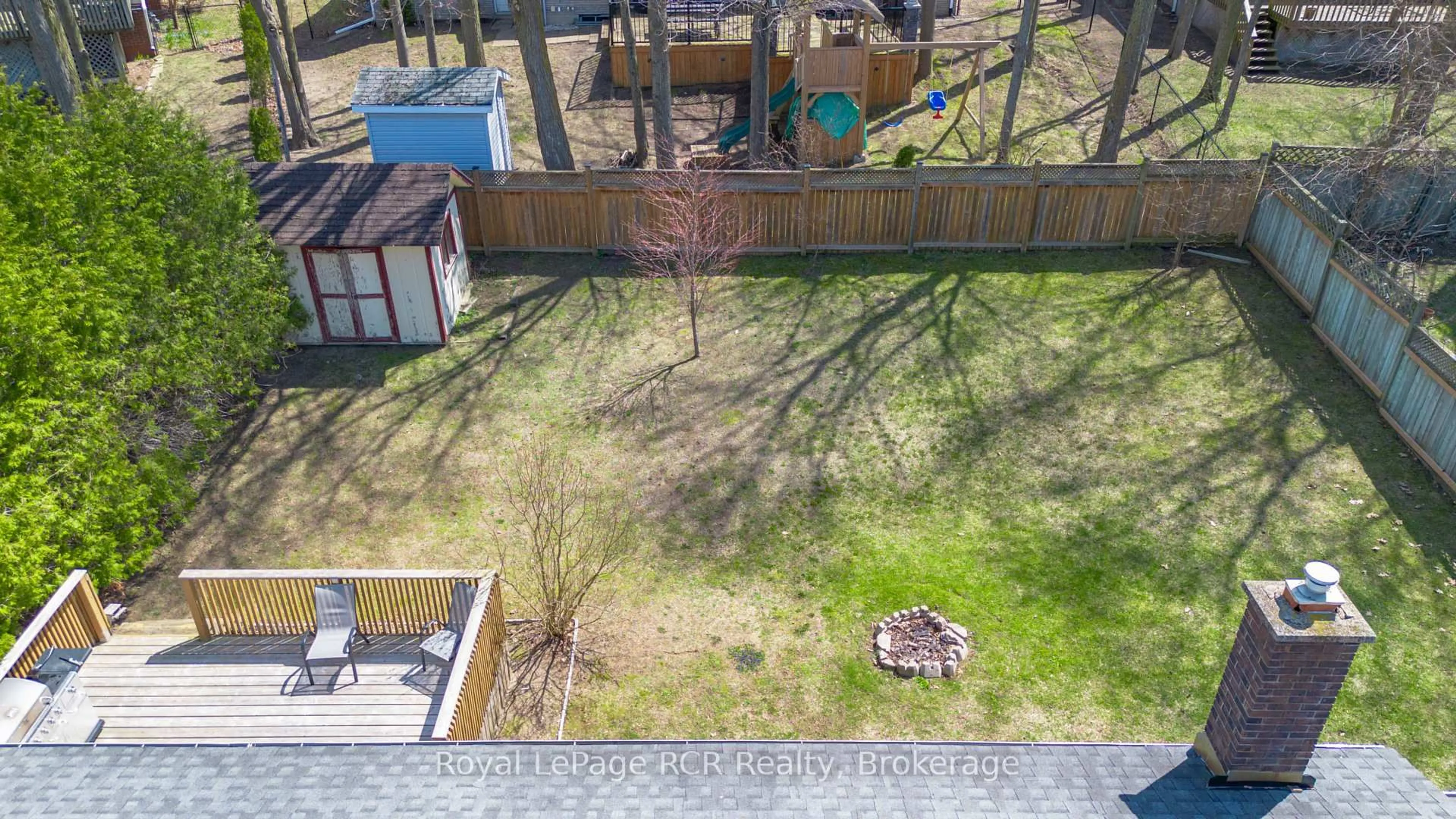 A pic from outside/outdoor area/front of a property/back of a property/a pic from drone, city buildings view from balcony for 383 WELLINGTON St, Saugeen Shores Ontario N0H 2C4