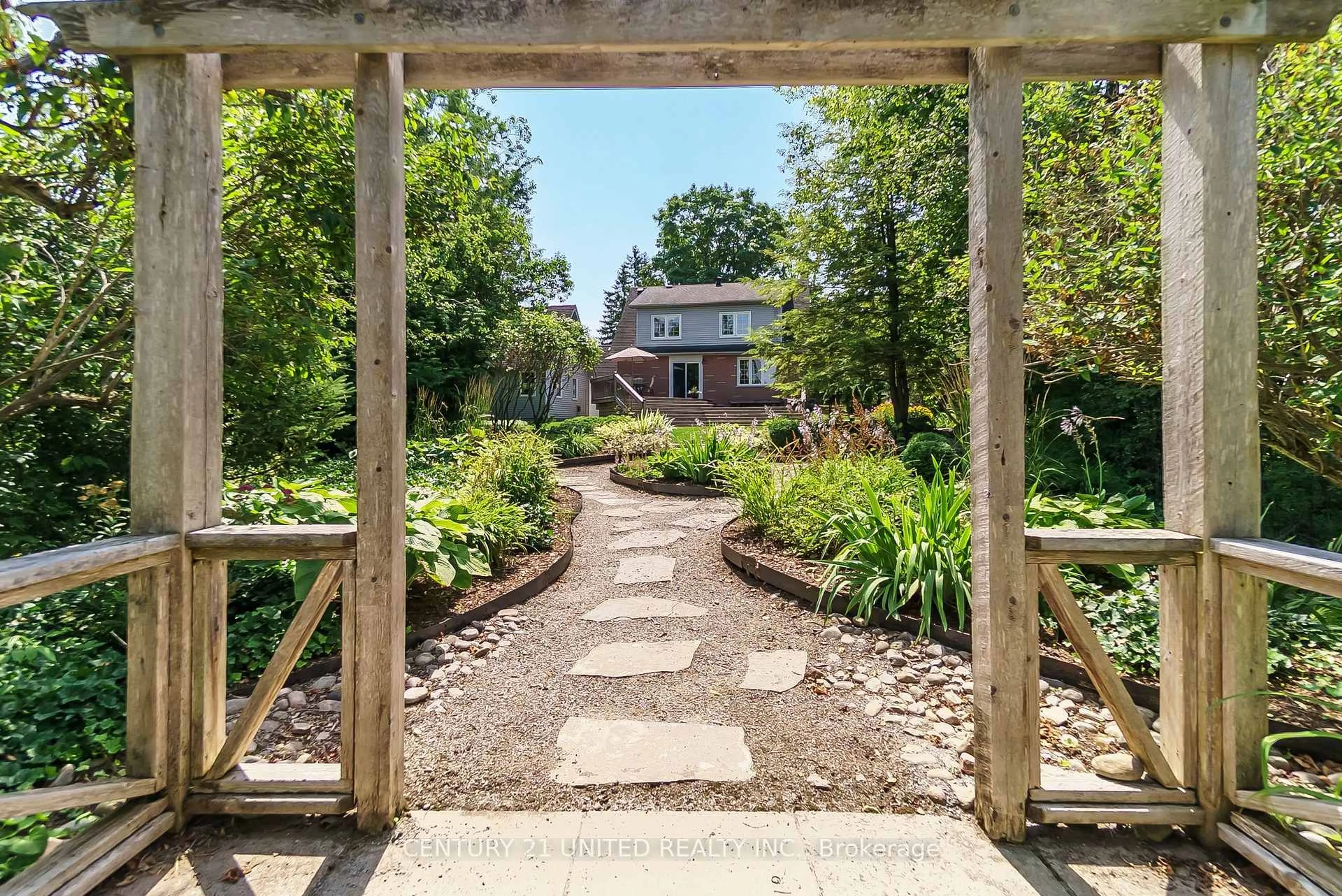 Patio, unknown for 916 Valleyview Dr, Peterborough Ontario K9J 6R1