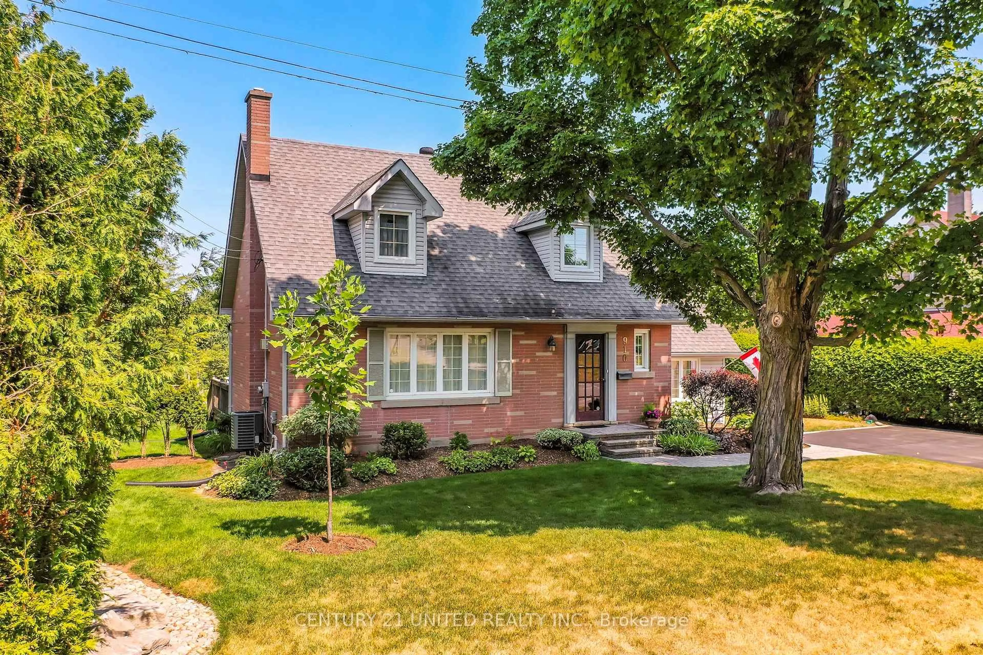 Home with brick exterior material, street for 916 Valleyview Dr, Peterborough Ontario K9J 6R1