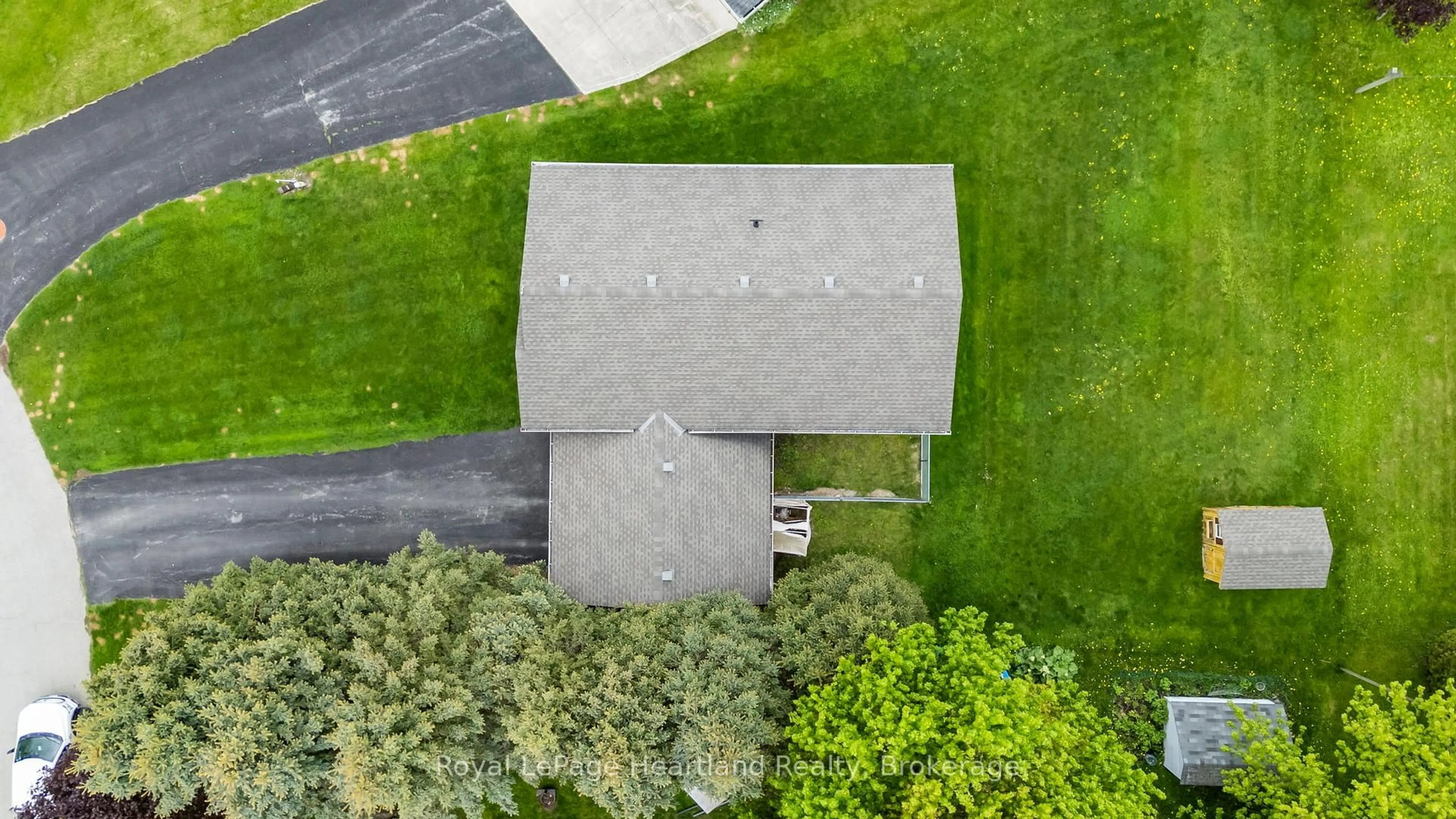 A pic from outside/outdoor area/front of a property/back of a property/a pic from drone, street for 50 MCDONALD Dr, Huron East Ontario N0G 1H0