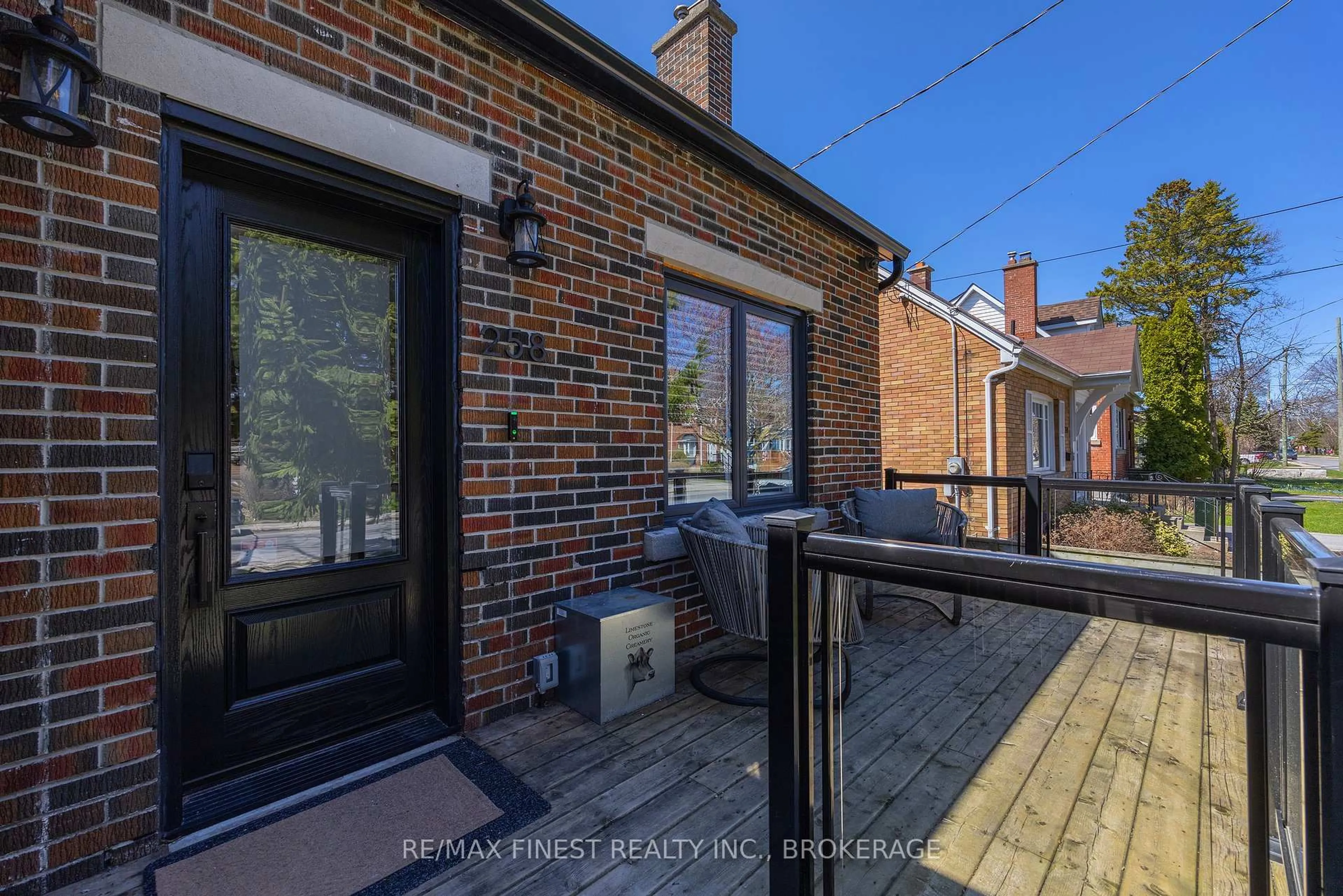 A pic from outside/outdoor area/front of a property/back of a property/a pic from drone, street for 258 College St, Kingston Ontario K7L 4M2