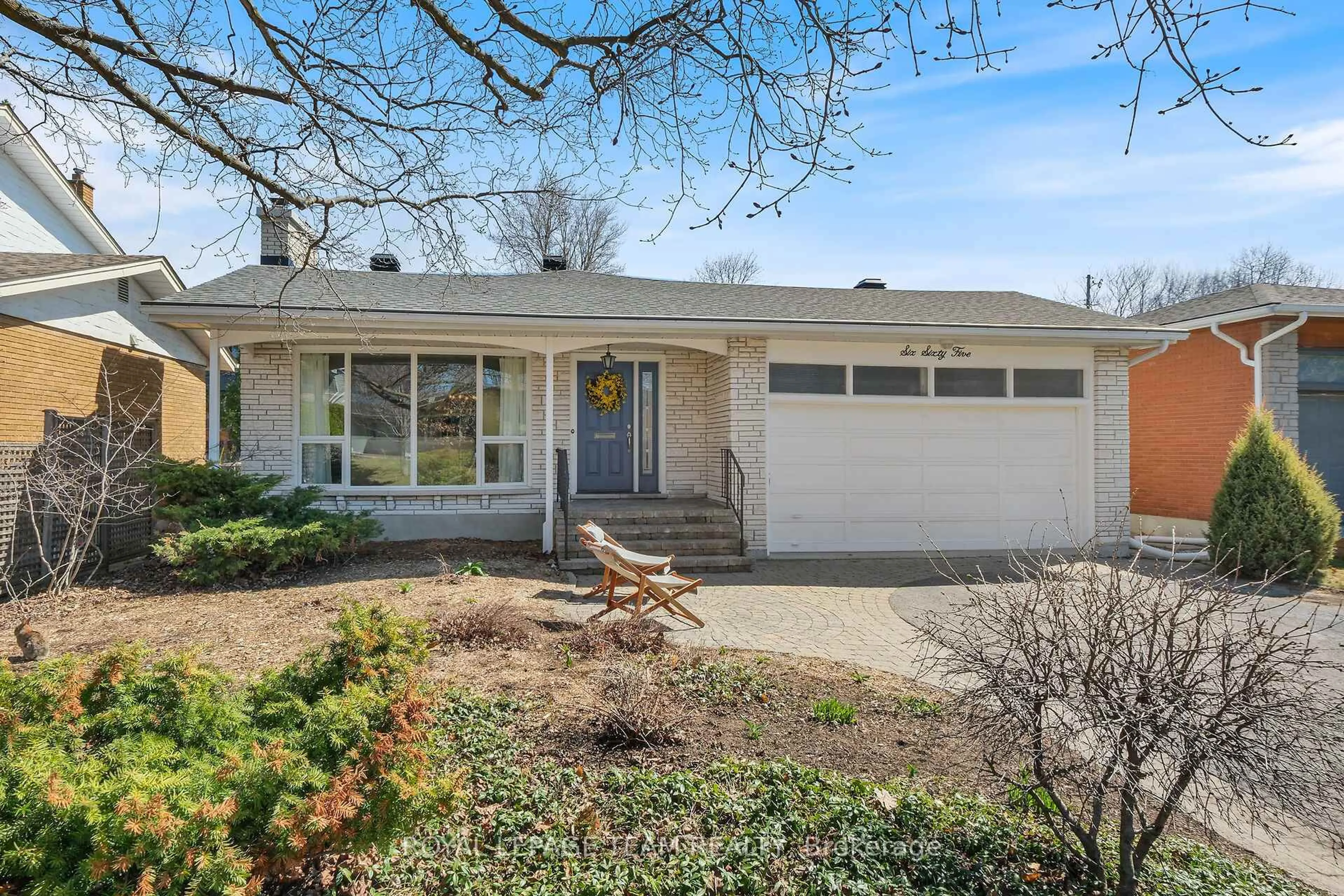 Home with vinyl exterior material, street for 665 Golden Ave, Ottawa Ontario K2A 2G3