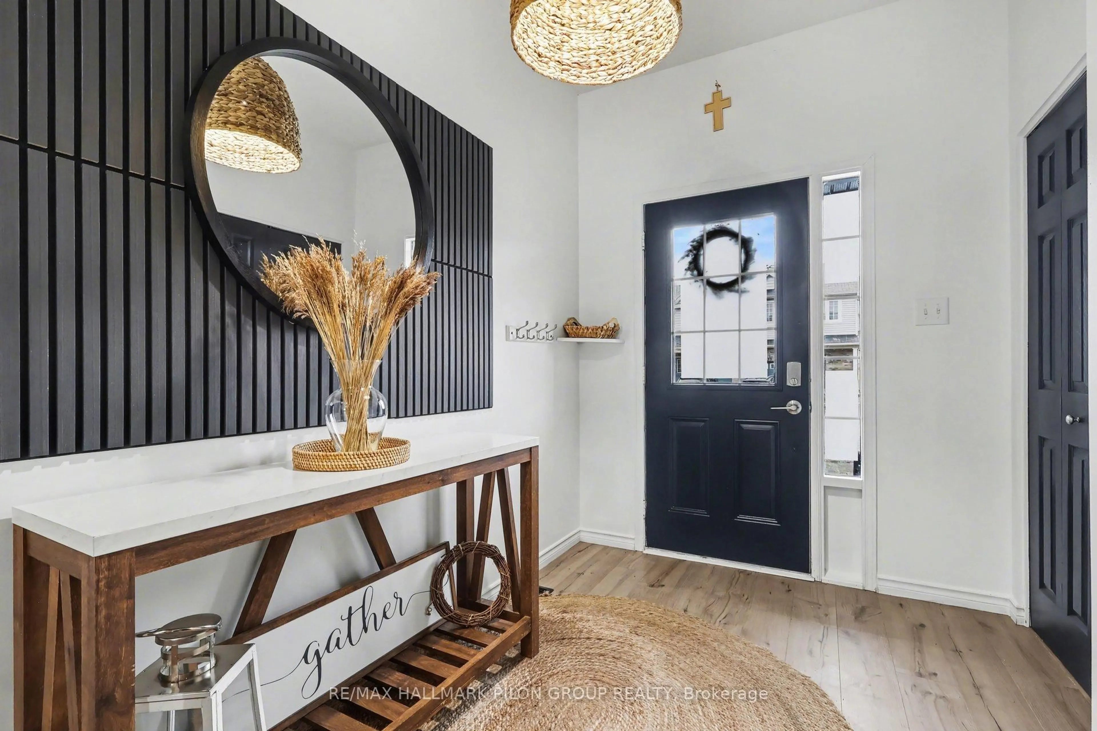 Indoor entryway for 218 Rolling Meadow Cres, Orleans Ontario K1W 0B1