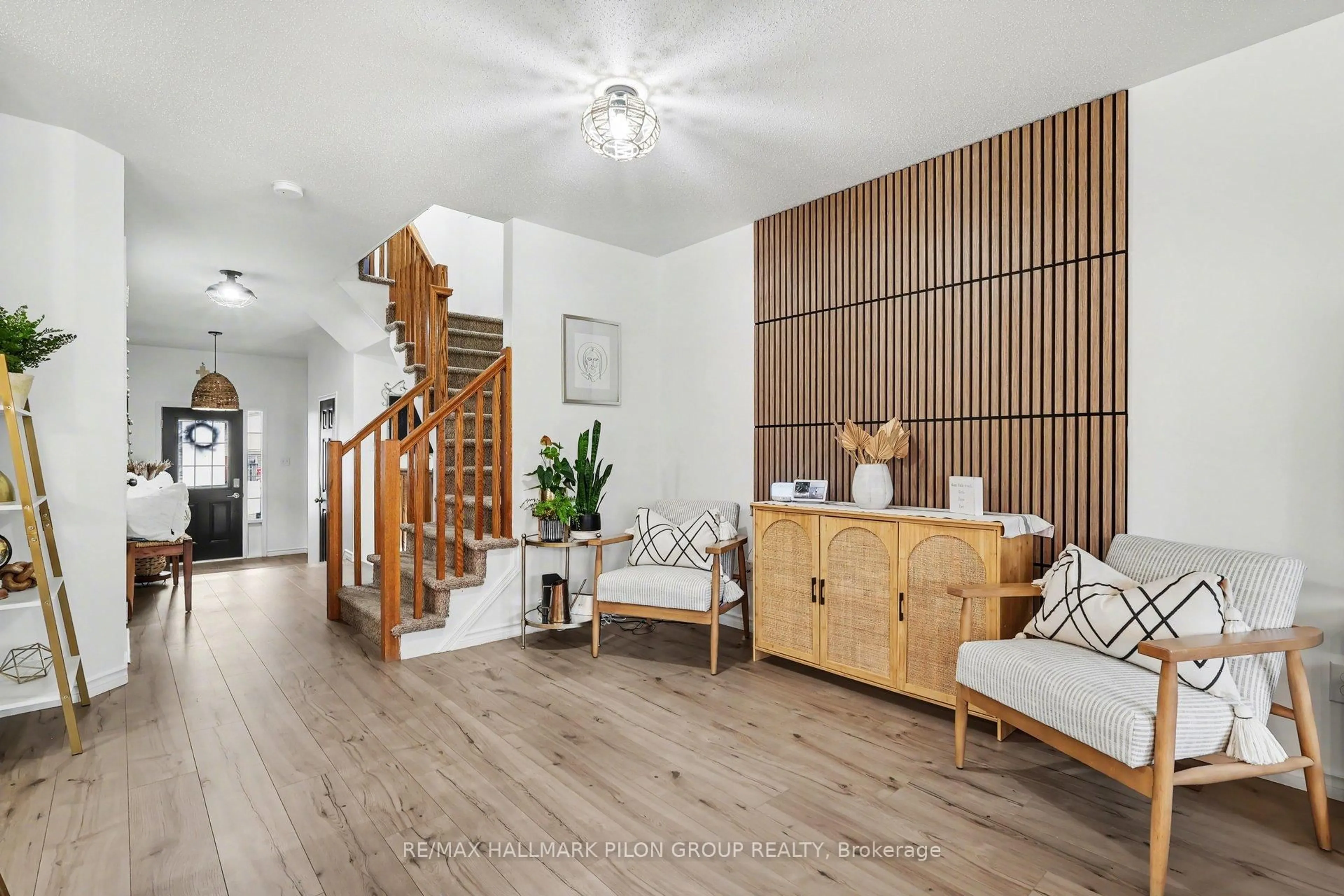 Indoor entryway for 218 Rolling Meadow Cres, Orleans Ontario K1W 0B1