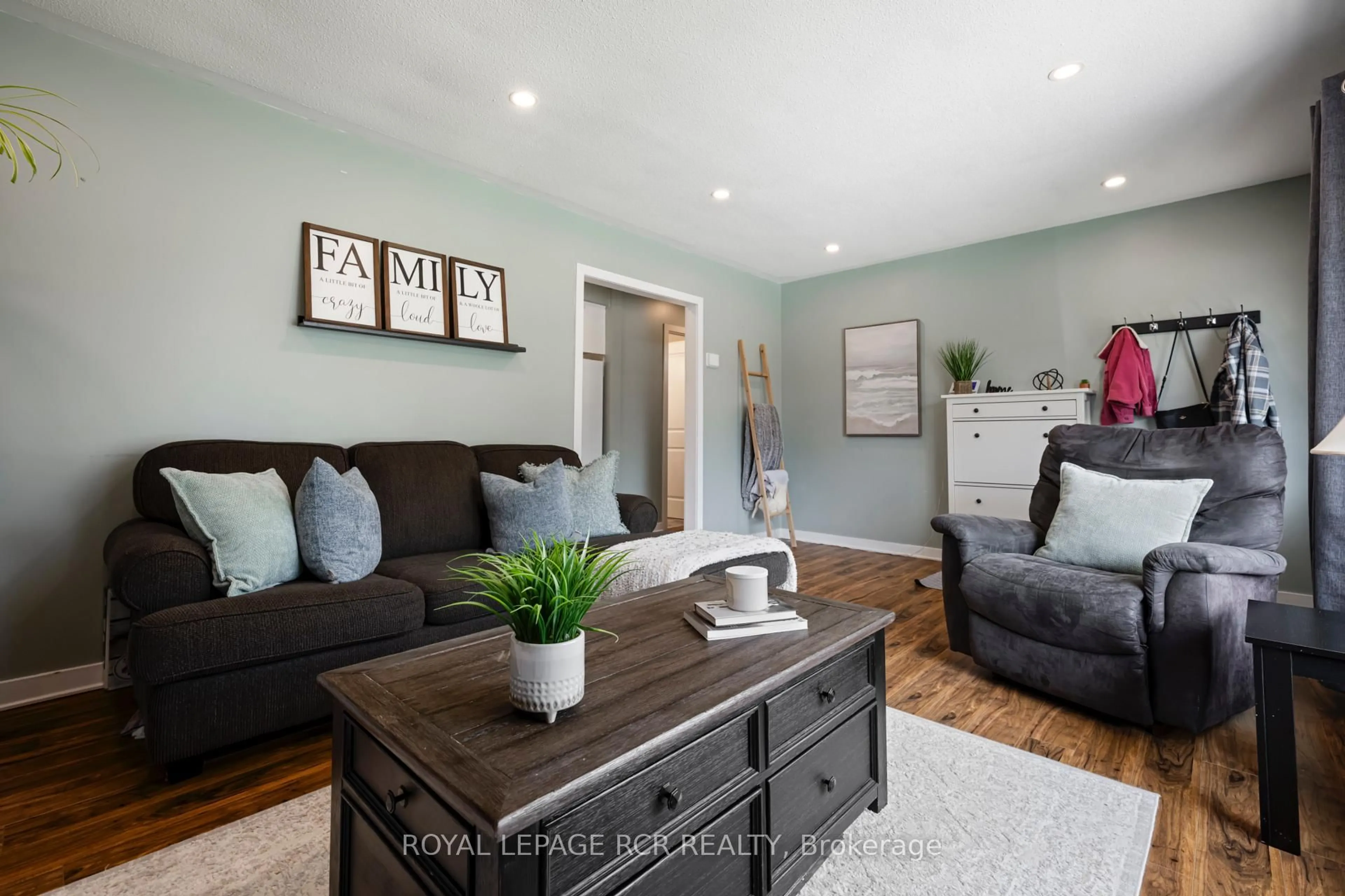 Living room with furniture, wood/laminate floor for 65 Marklane St, Minto Ontario N0G 1Z0