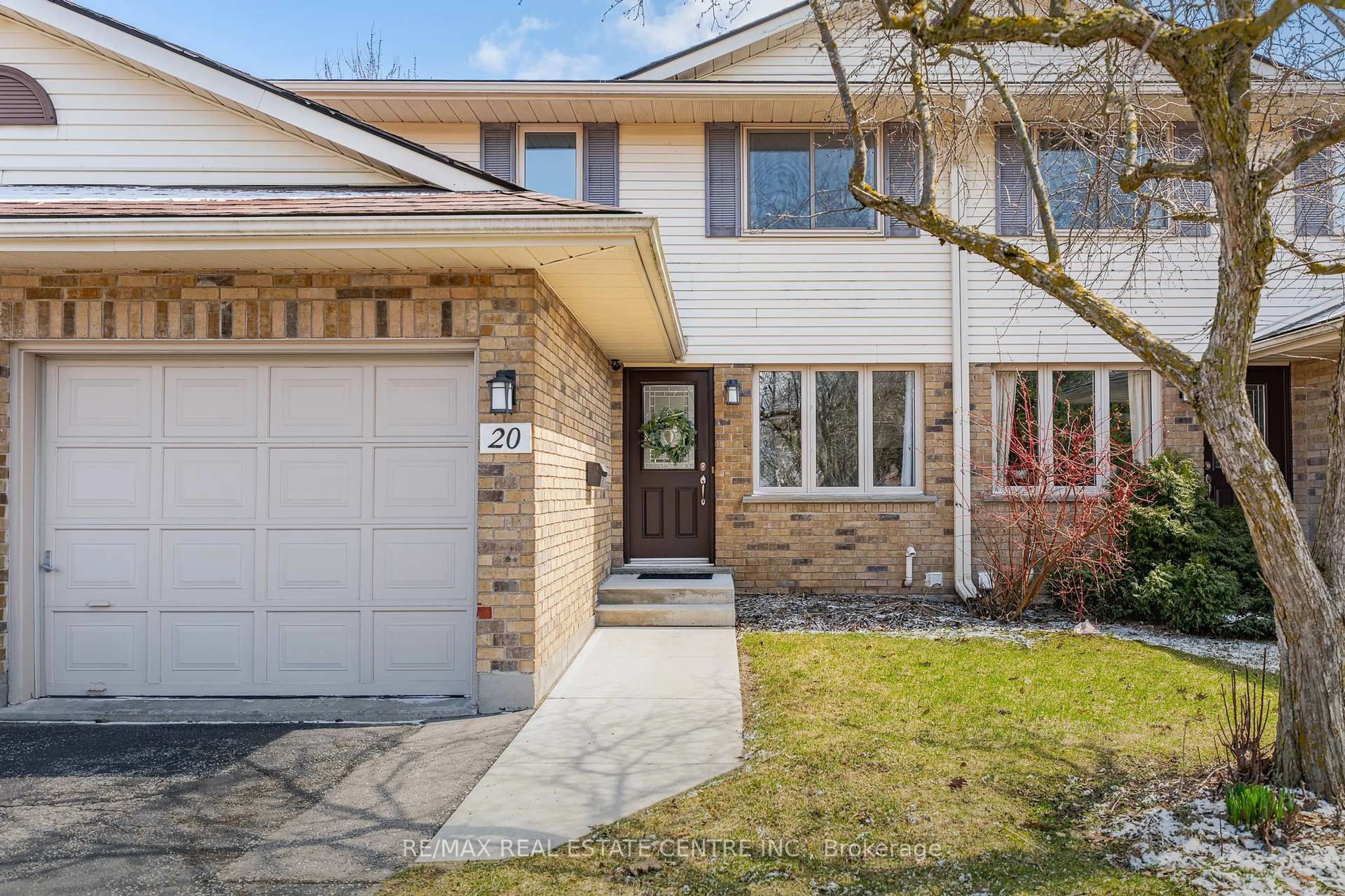 Home with brick exterior material, street for 375 Kingscourt Dr #20, Waterloo Ontario N2K 3N7