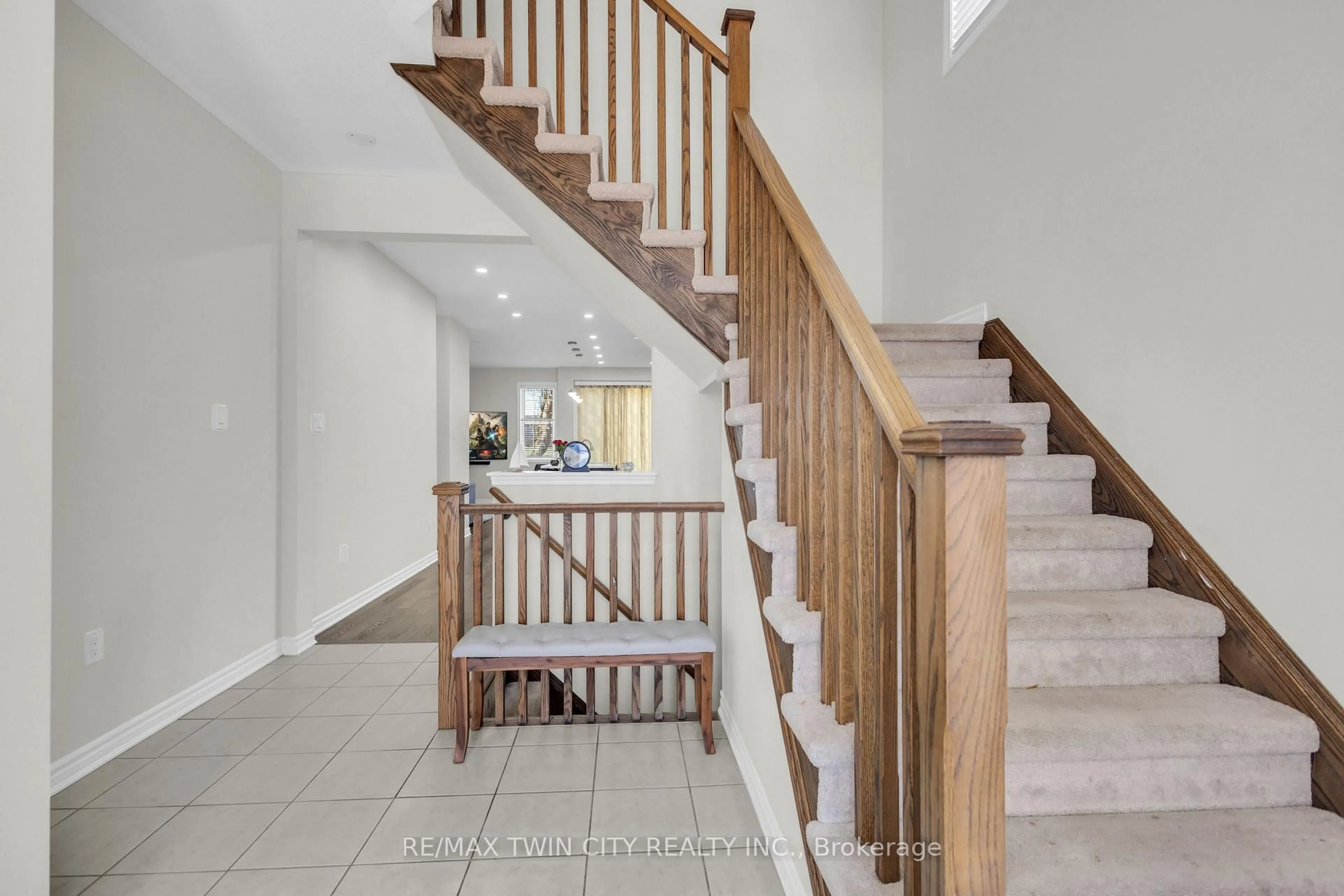 Stairs for 661 Doon South Dr, Kitchener Ontario N2P 0H5
