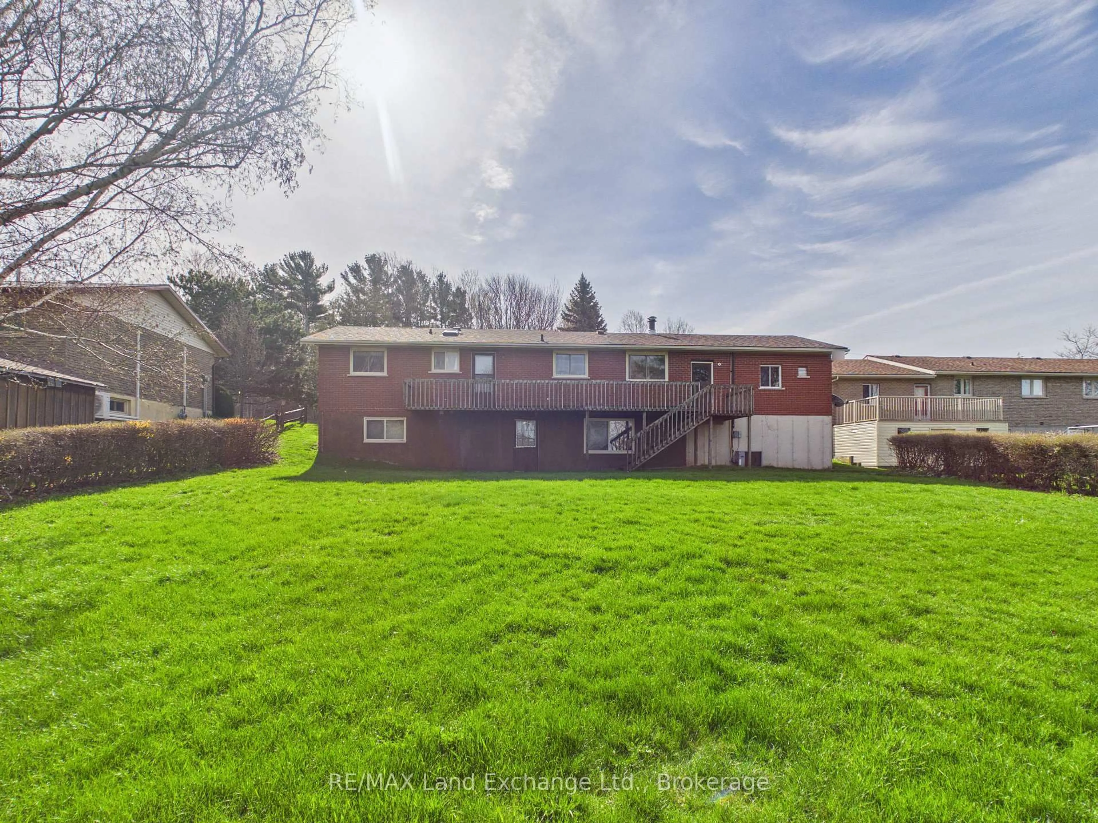 A pic from outside/outdoor area/front of a property/back of a property/a pic from drone, unknown for 14(1228) Queen St, Kincardine Ontario N2Z 1L4