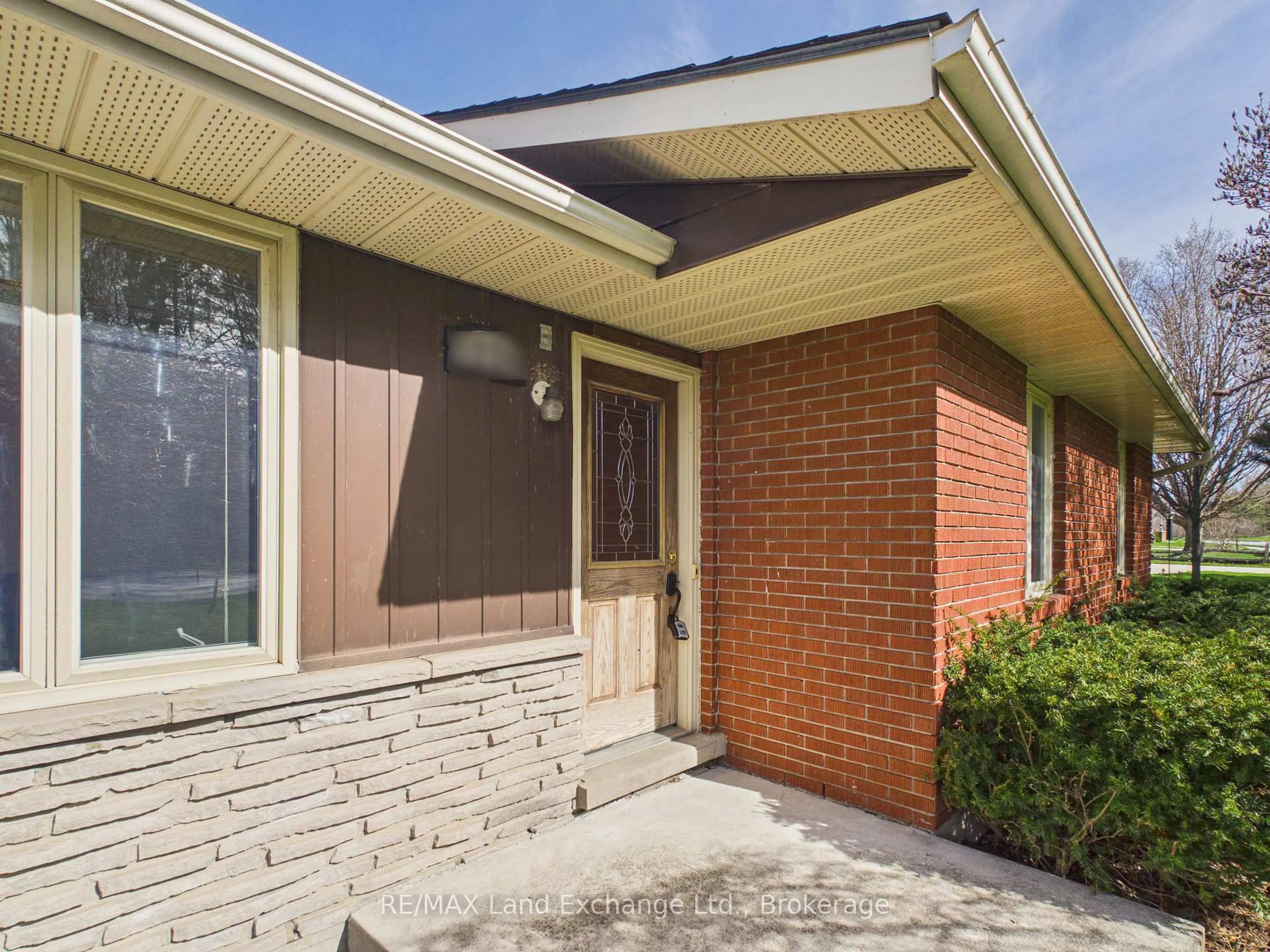 Home with brick exterior material, street for 14(1228) Queen St, Kincardine Ontario N2Z 1L4
