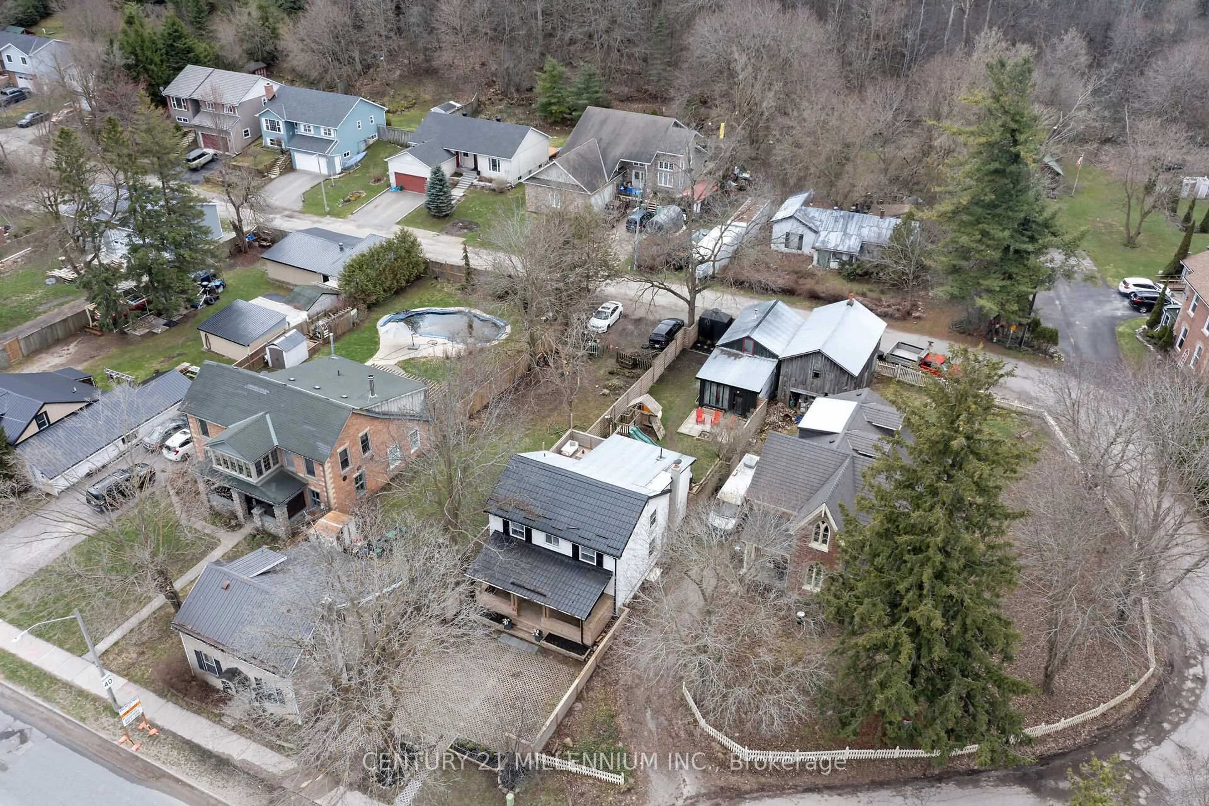 A pic from outside/outdoor area/front of a property/back of a property/a pic from drone, street for 34 Main St, Erin Ontario N0B 1T0