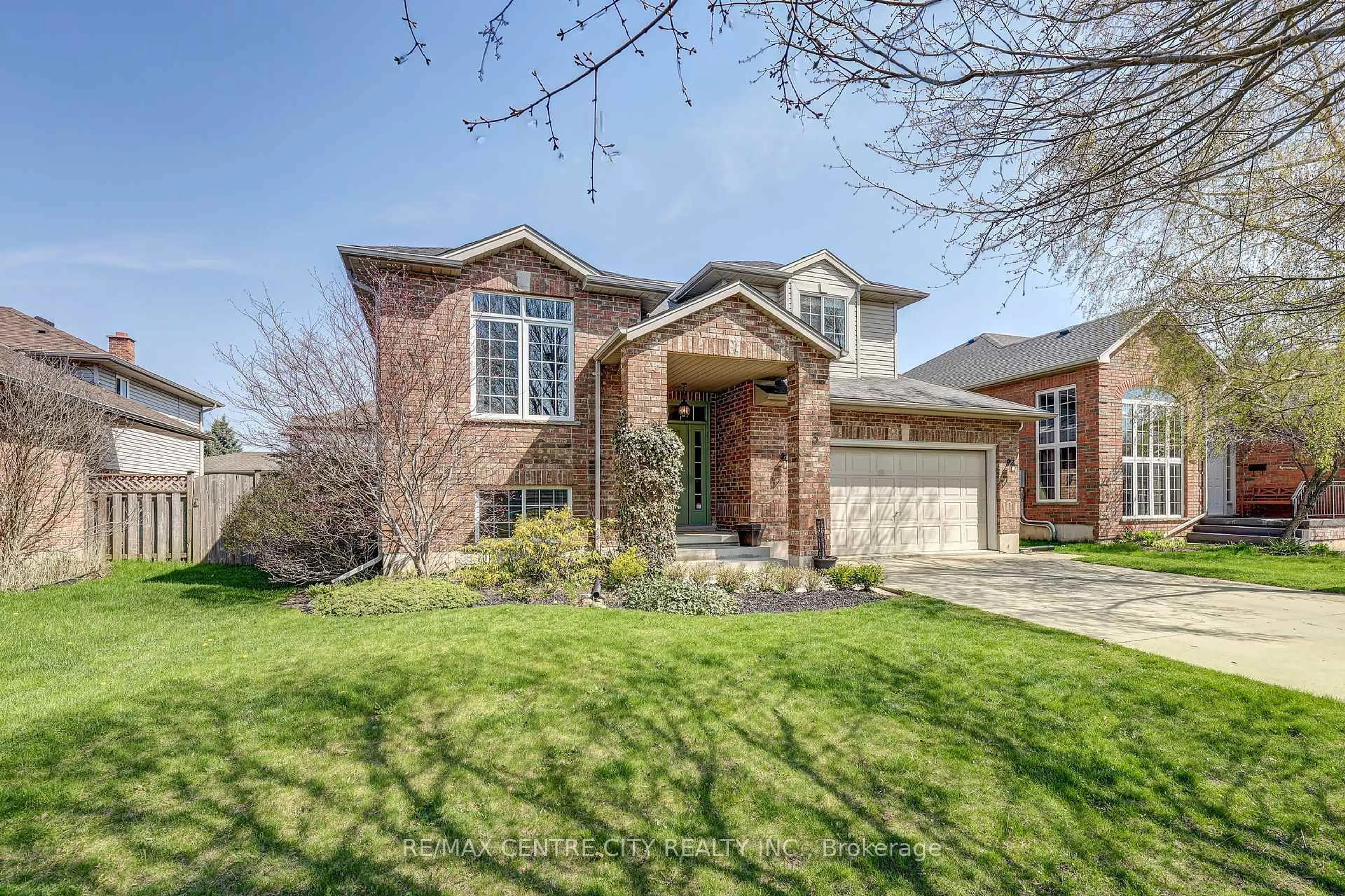 Home with brick exterior material, street for 3 Steeplechase Crt, St. Thomas Ontario N5R 6H4