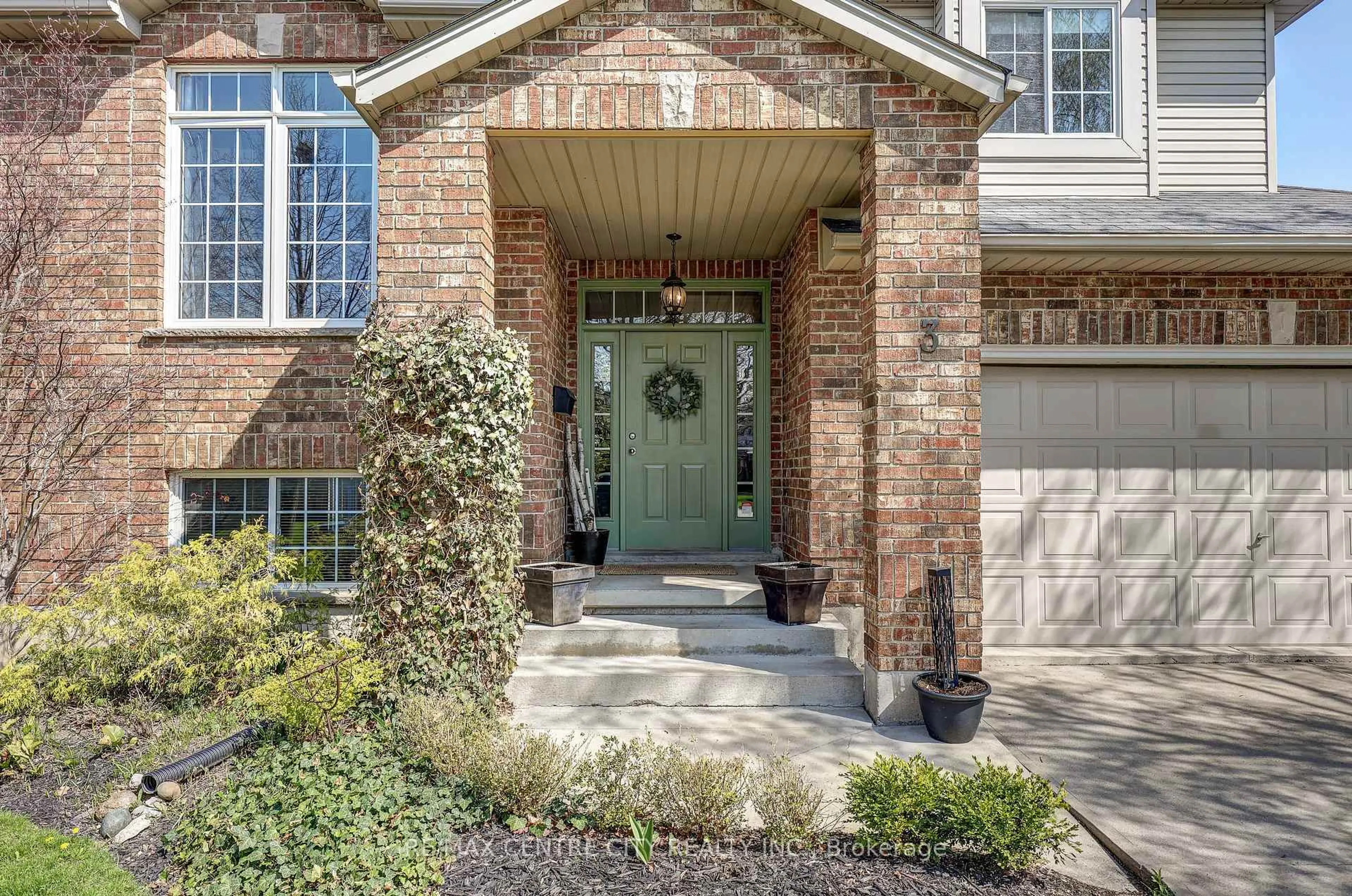 Home with brick exterior material, street for 3 Steeplechase Crt, St. Thomas Ontario N5R 6H4