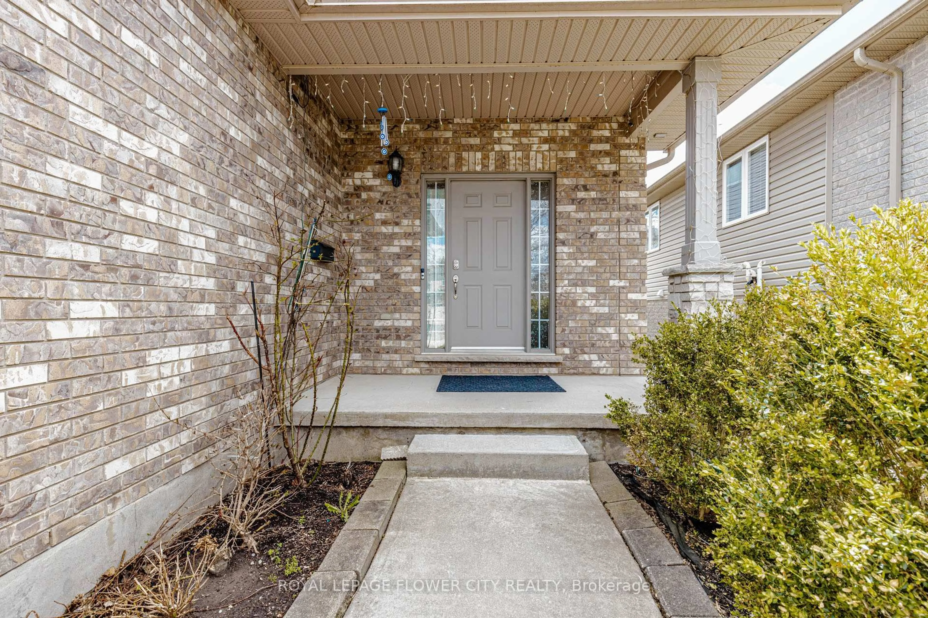 Indoor entryway for 1698 Healy Rd, London North Ontario N6G 5P1