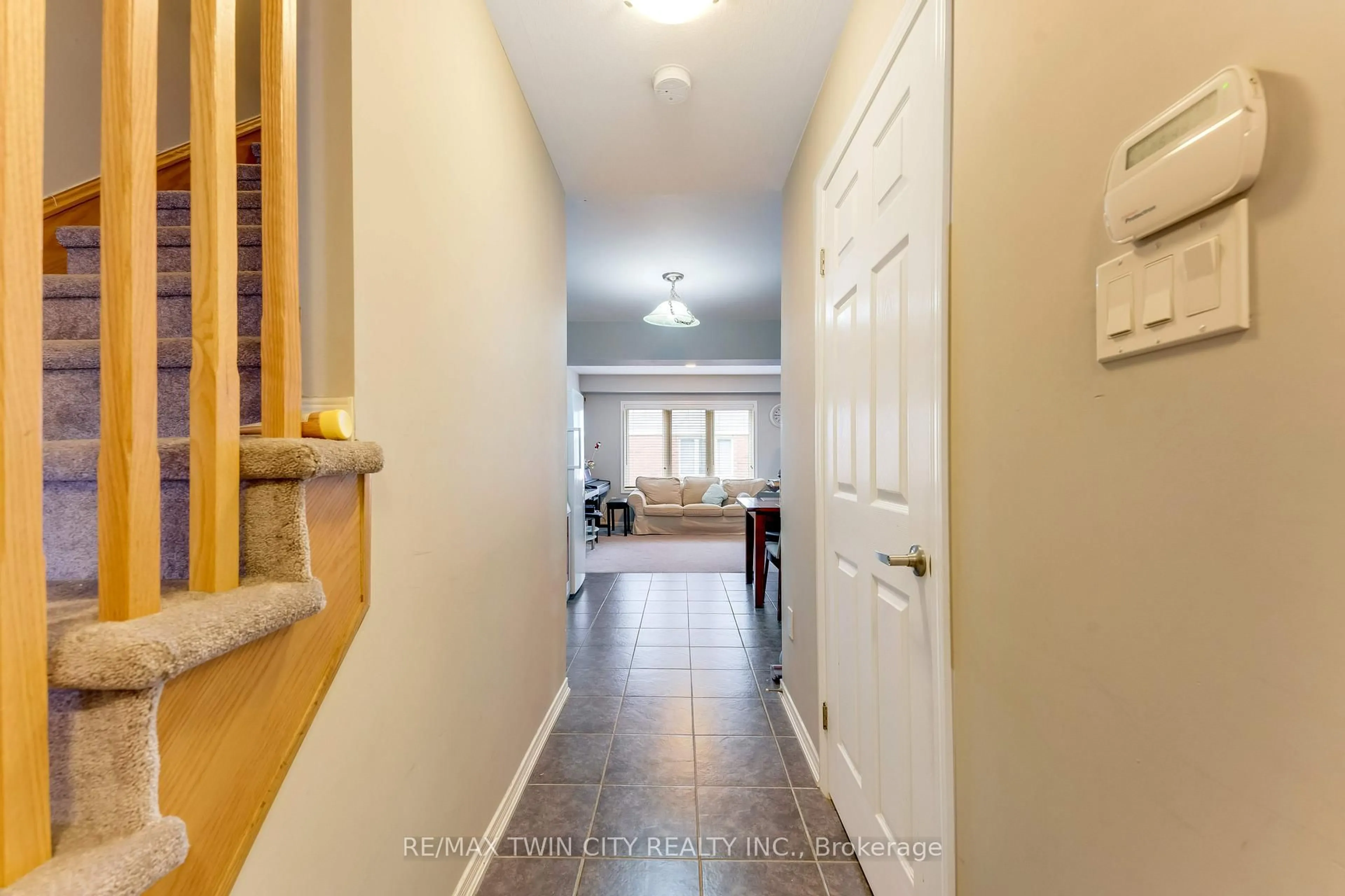 Indoor entryway for 71 Glenvista Dr, Kitchener Ontario N2R 0E3