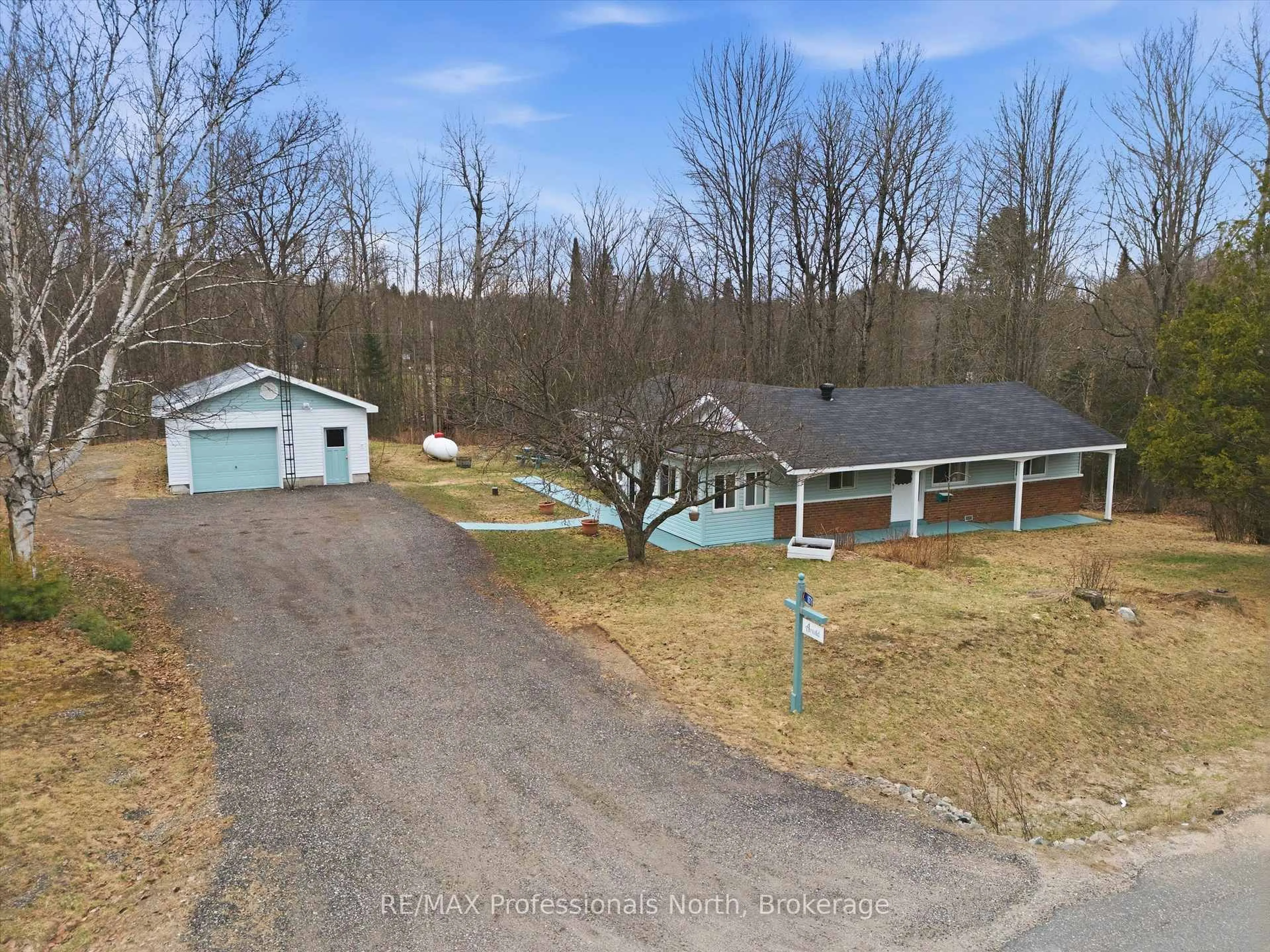 A pic from outside/outdoor area/front of a property/back of a property/a pic from drone, street for 1671 60 Highway, Huntsville Ontario P1H 1A2