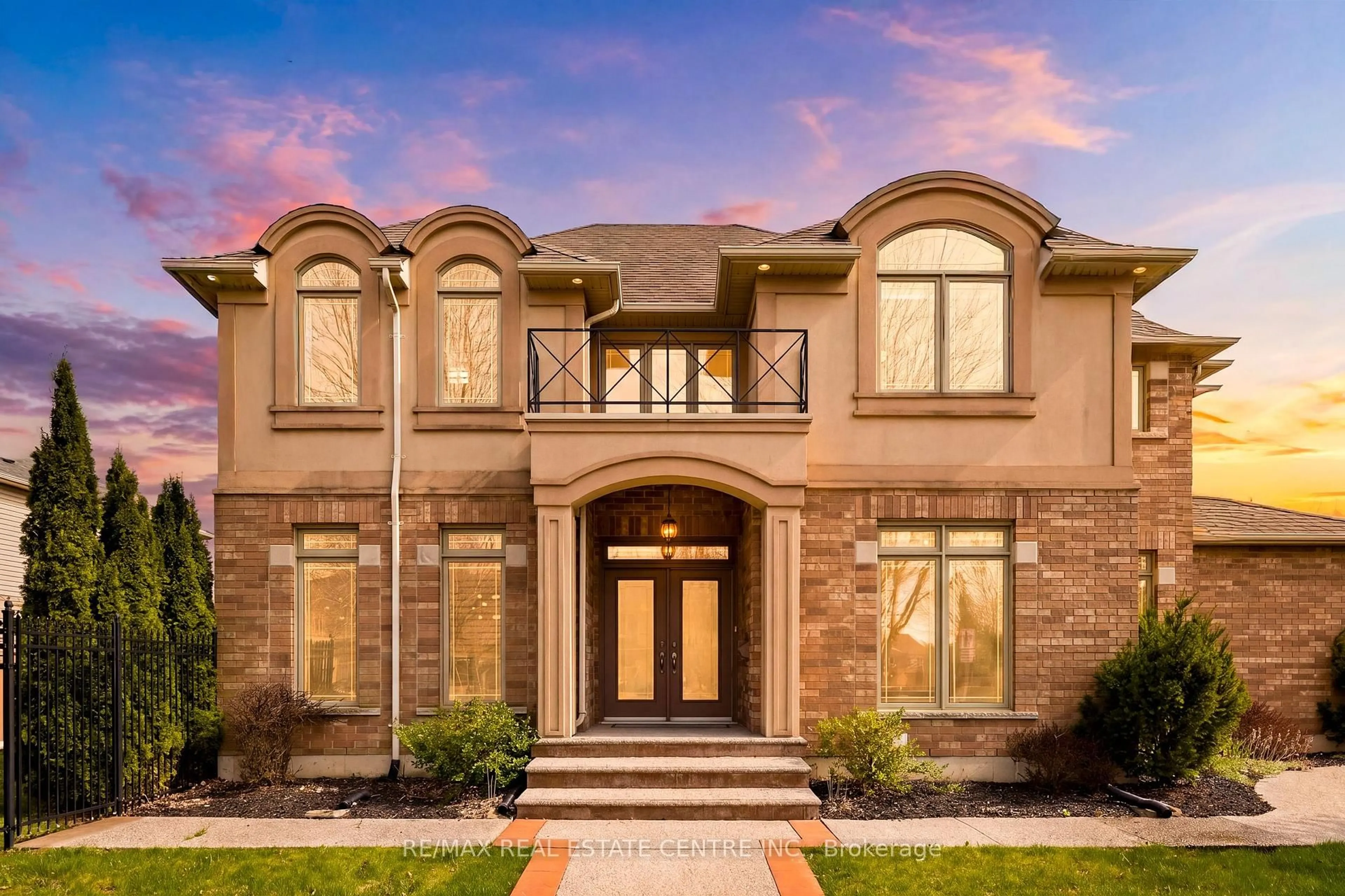 Home with brick exterior material, street for 189 Cloverleaf Dr, Hamilton Ontario L9K 1T4